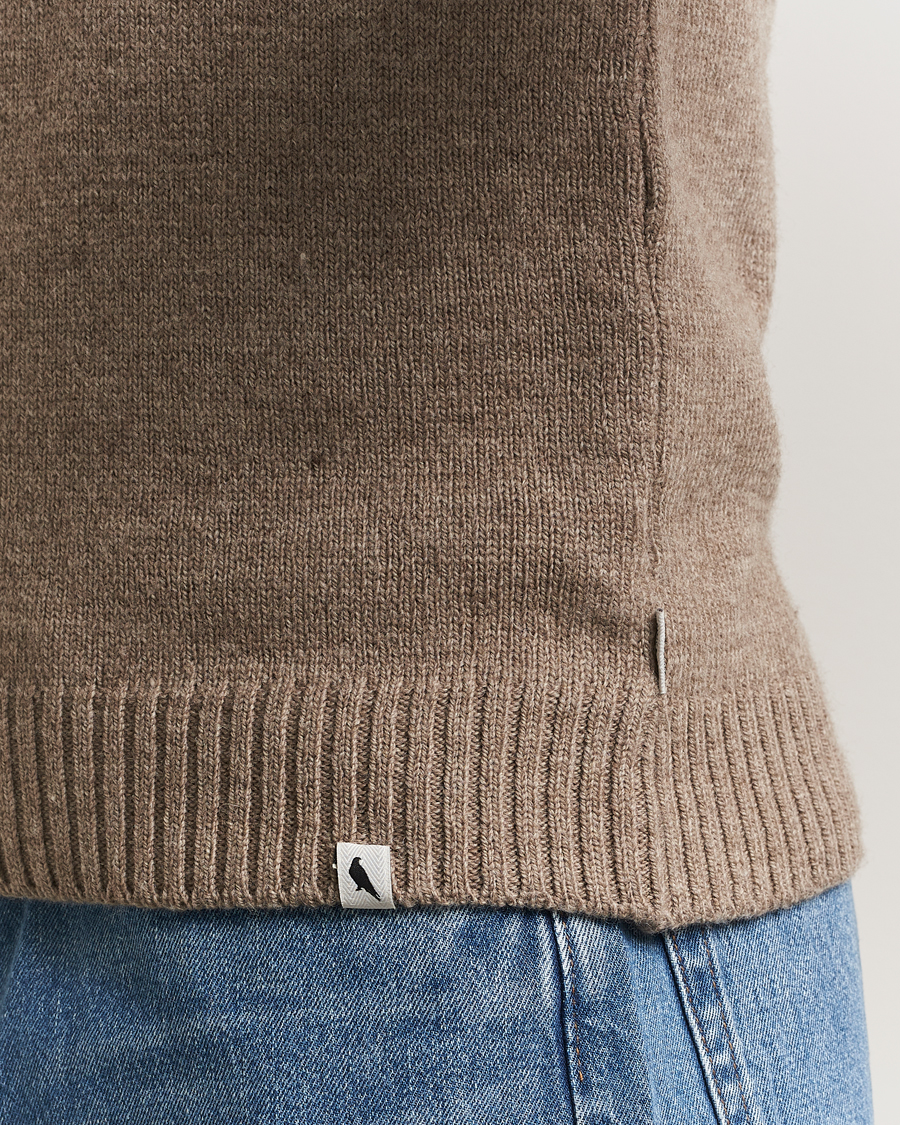 Heren | Truien | Peregrine | Maker's Stitch Merino Crew Light Brown