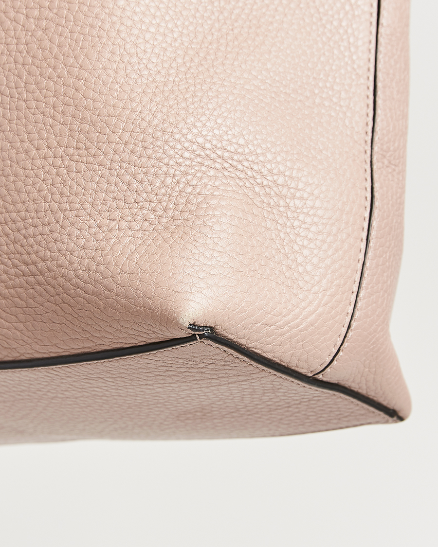 Homme | Pre-Owned & Vintage Bags | Valentino Pre-Owned | Medium Rockstud Tote Bag Poudre