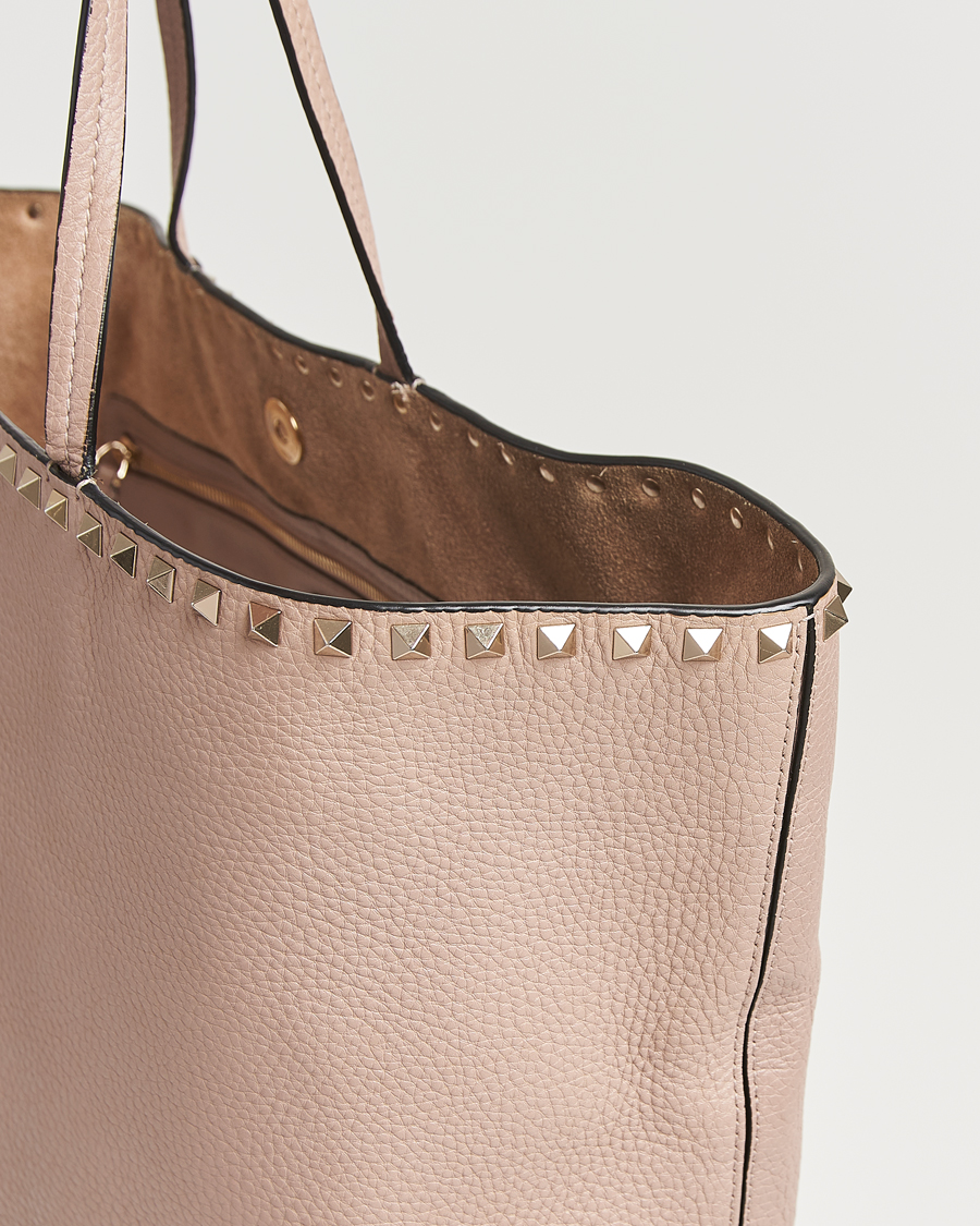 Homme | Pre-Owned & Vintage Bags | Valentino Pre-Owned | Medium Rockstud Tote Bag Poudre