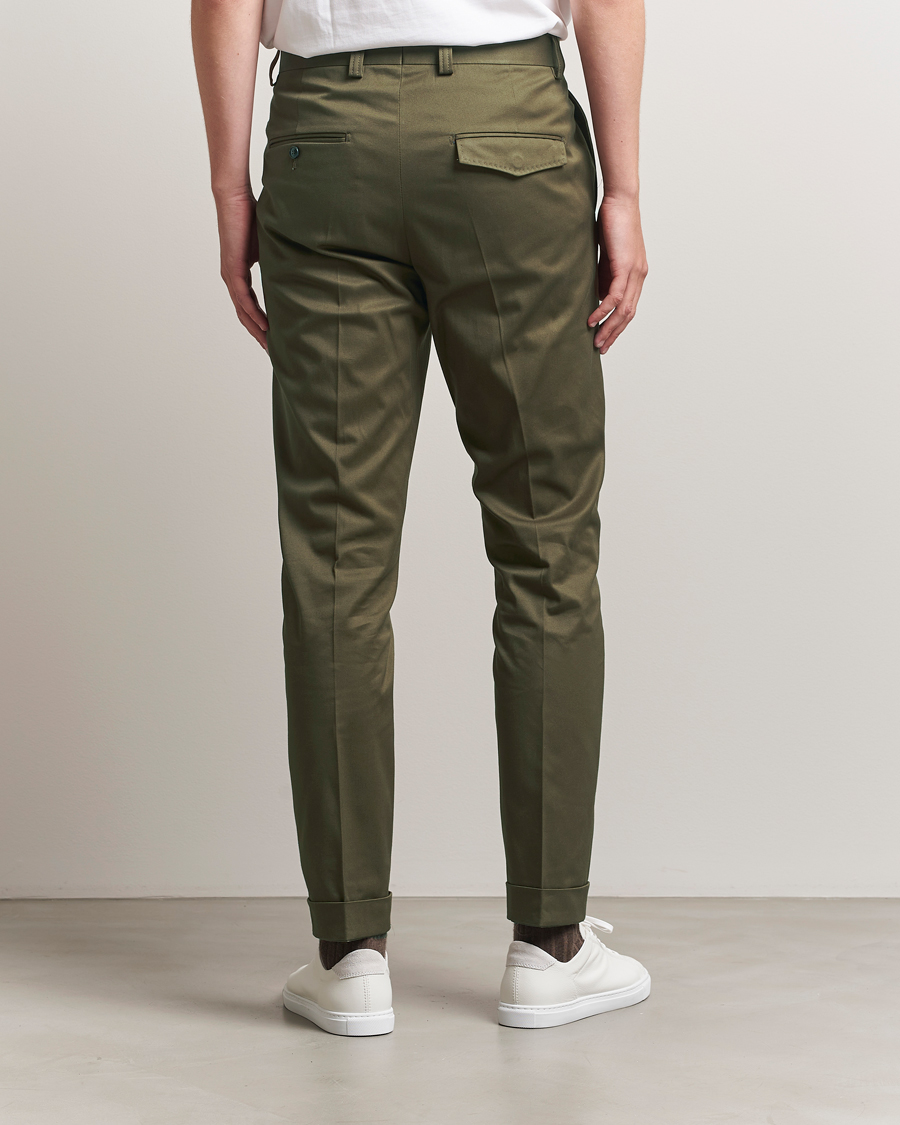 Heren | Broeken | Tiger of Sweden | Tenuta Pleated Cotton Trousers Deep Olive