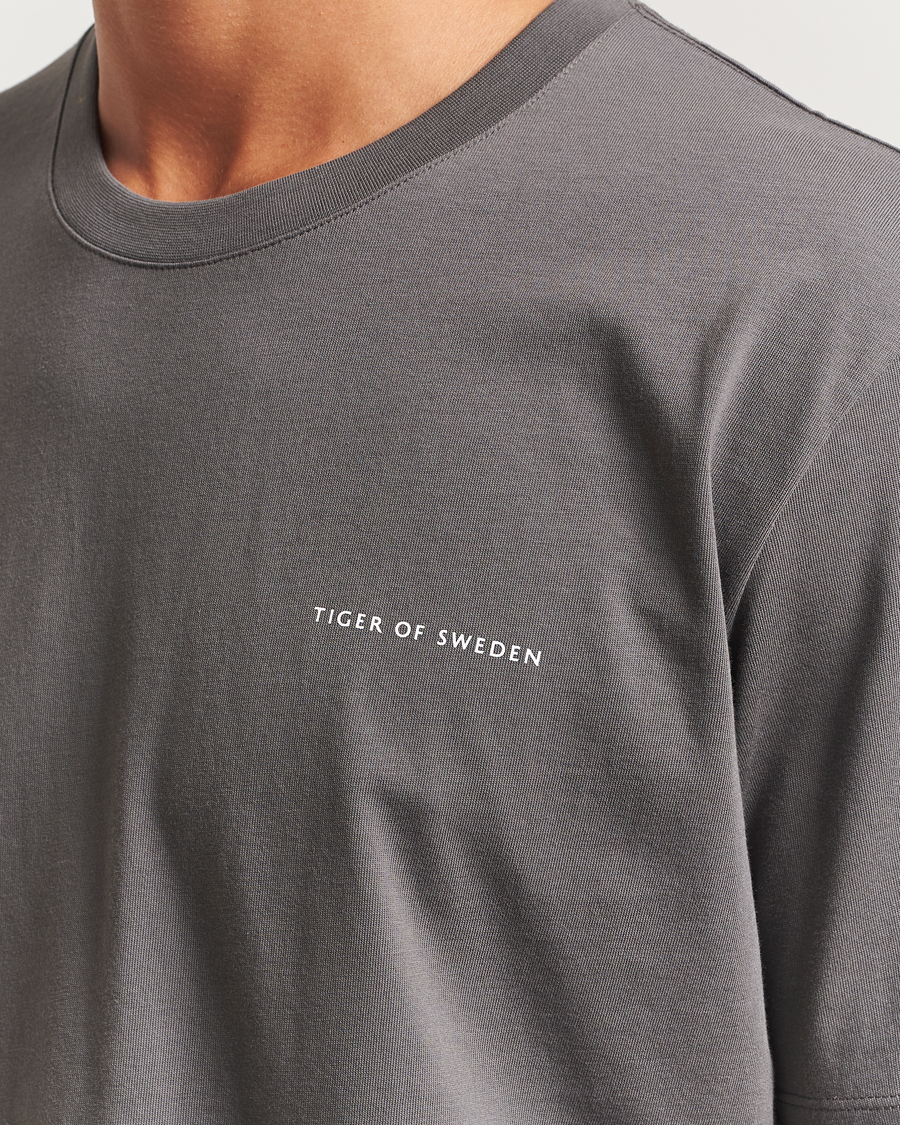 Heren | T-shirts | Tiger of Sweden | Pro Logo Crew Neck T-Shirt Silver