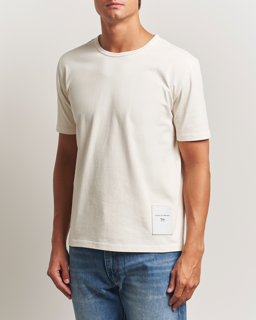 Homme | T-shirts | Tiger of Sweden | Jake Heavy Crew Neck T-Shirt Light Ivory