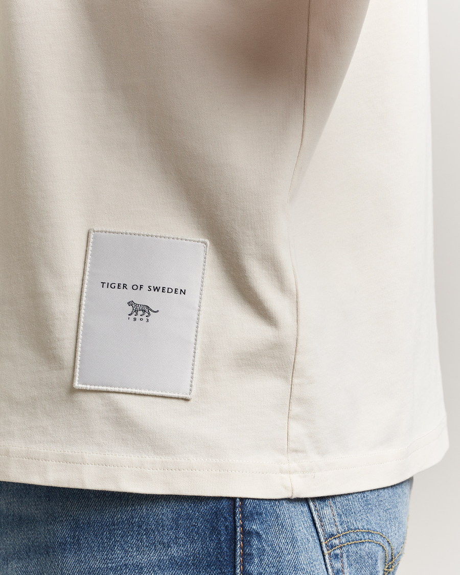 Homme | T-shirts | Tiger of Sweden | Jake Heavy Crew Neck T-Shirt Light Ivory