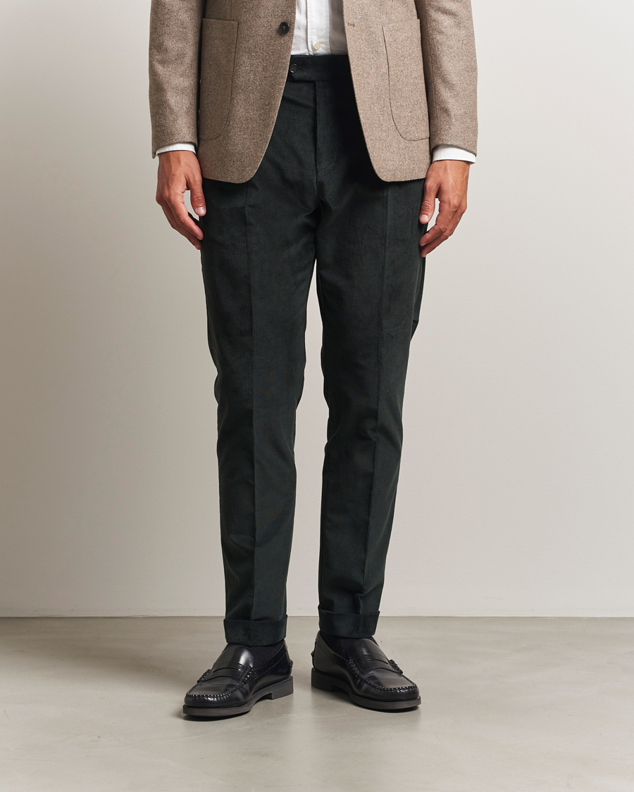 Heren | Broeken | Tiger of Sweden | Tenuta Pleated Corduroy Trousers Midnight Green
