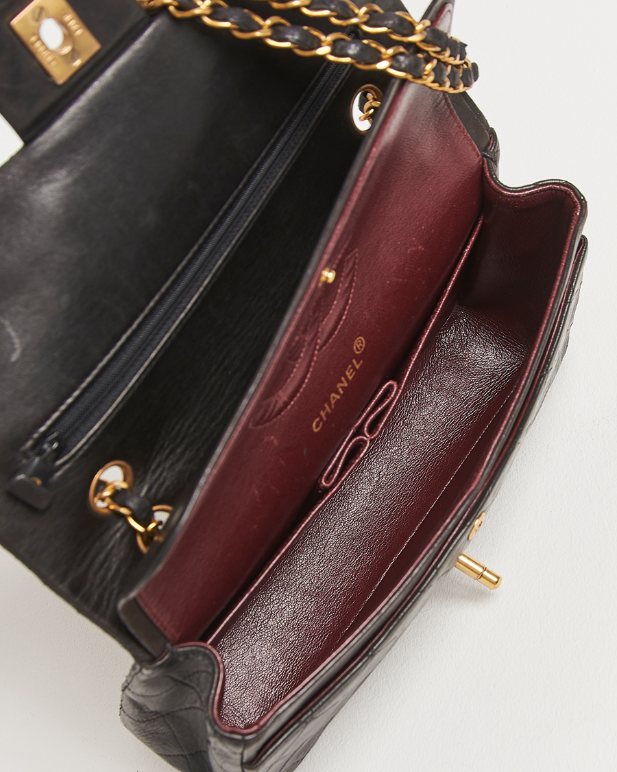 Homme | Gifts for Her | Chanel Pre-Owned | Classic Double Flap Medium Lambskin Black