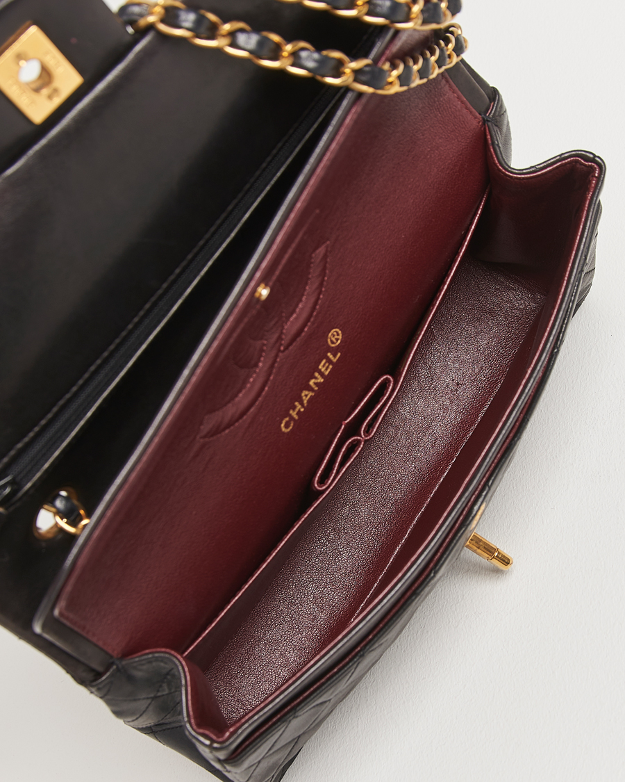 Homme | Gifts for Her | Chanel Pre-Owned | Classic Double Flap Medium Lambskin Black