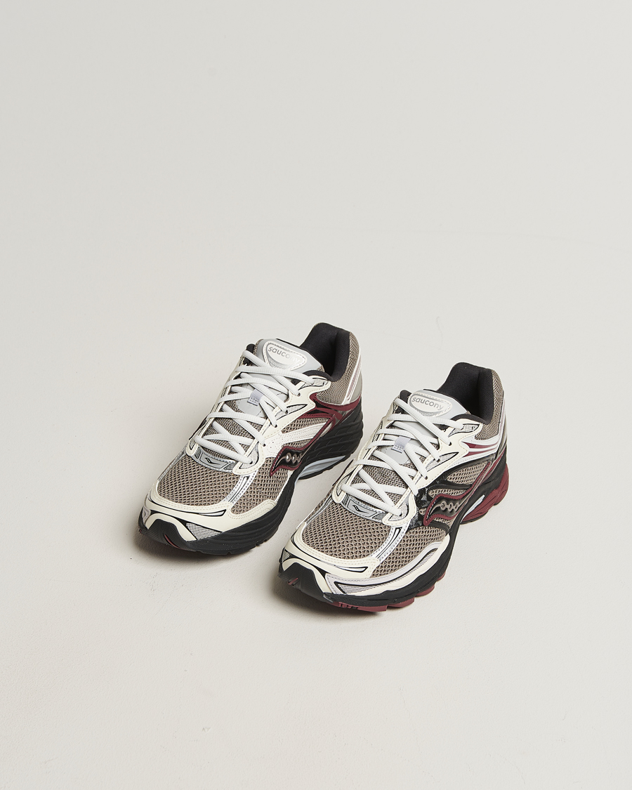 Homme | Baskets | Saucony | Progrid Omni 9 Running Sneaker Tan/Maroon