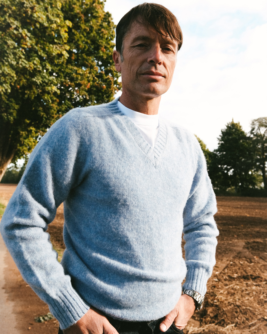 Heren | Truien | Harley Of Scotland for Care of Carl | Harley Of Scotland Brushed Supersoft Lambswool V-Neck Light Blue