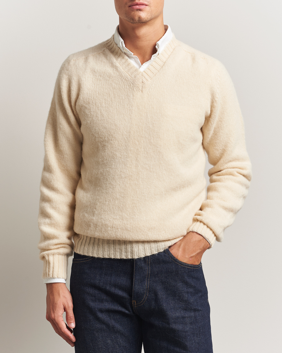 Heren | Truien | Harley Of Scotland for Care of Carl | Harley Of Scotland Brushed Supersoft Lambswool V-Neck Vanilla
