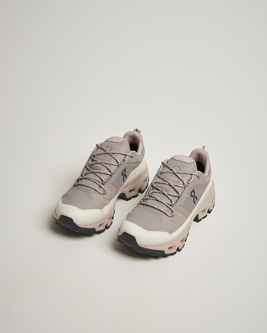 Homme | Baskets | On | Cloudrock Low Waterproof Cinder/Fog
