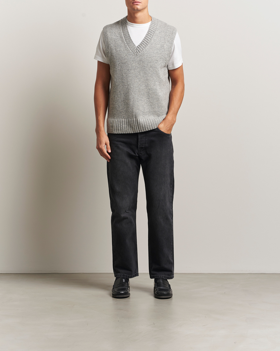 Heren | Truien | A Day's March | Wigtown Lambswool V-Neck Vest Grey Melange
