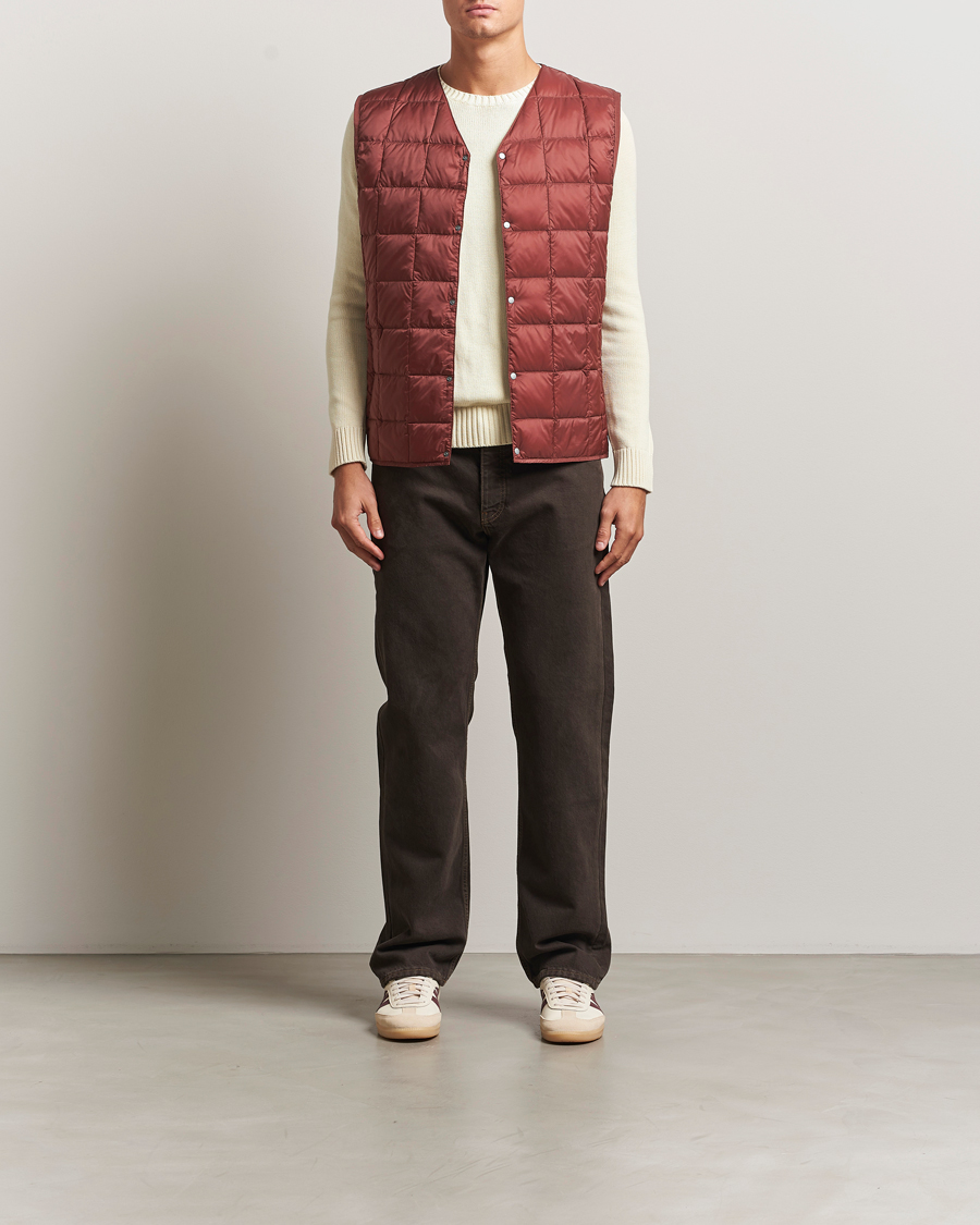 Homme | Manteaux Et Vestes | TAION | V-Neck Lightweight Down Vest Dark Red