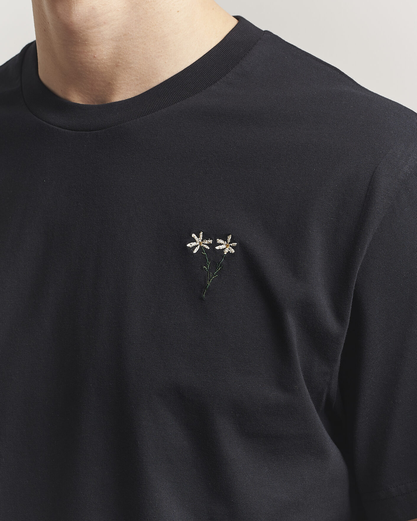 Heren | T-shirts | Forét | Posy T-Shirt Black