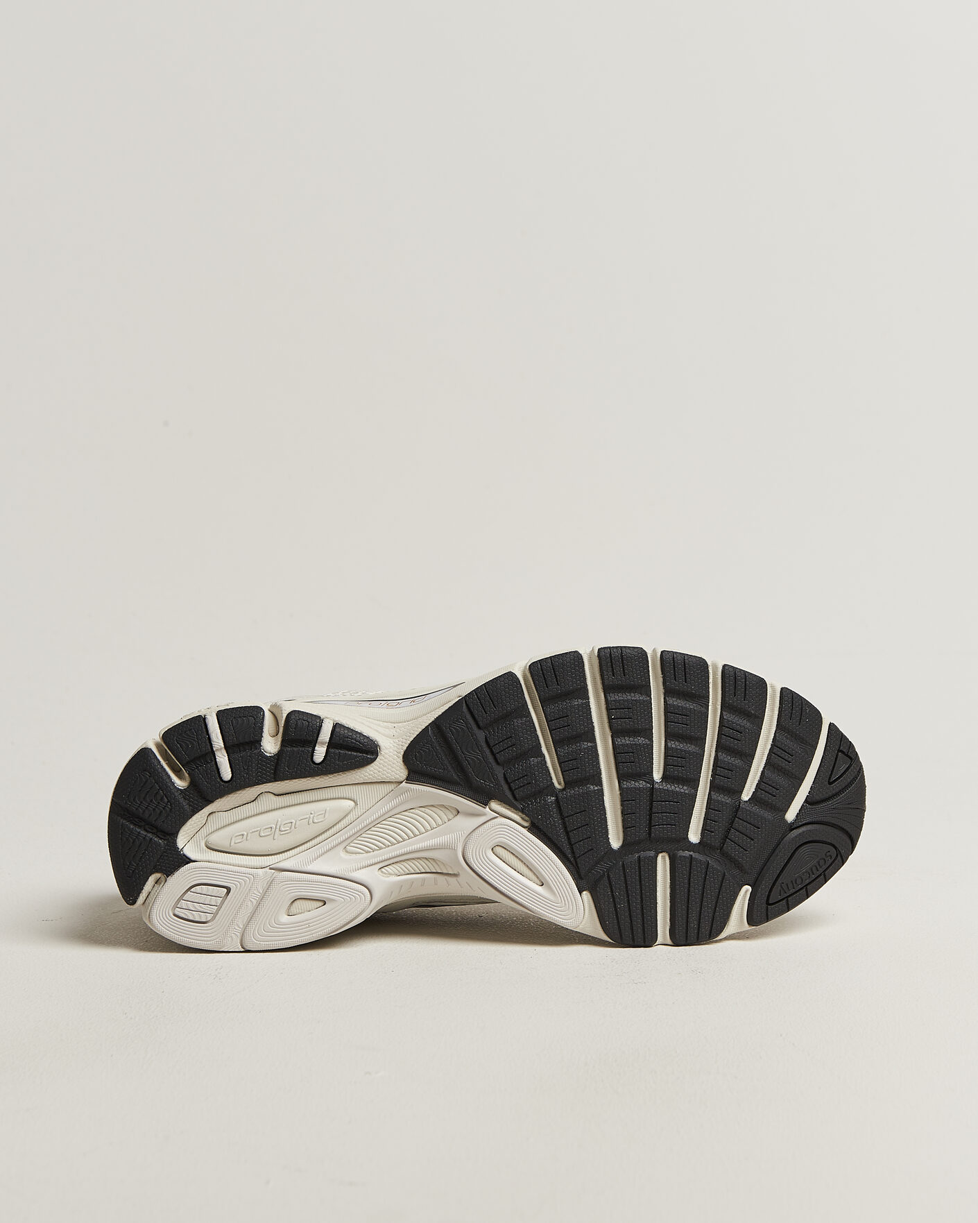 Homme | Baskets | Saucony | Guide 7 Running Sneaker Onyx/Gold