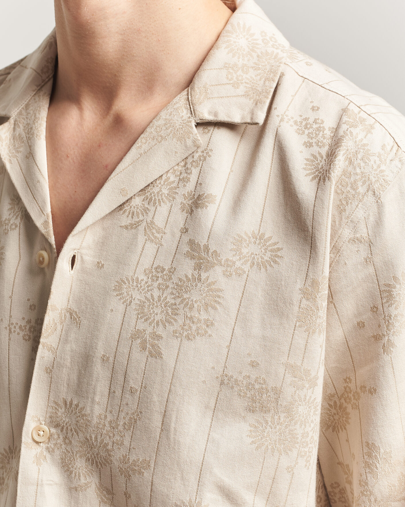 Homme | Chemises | LES DEUX | Jasper Flower Jaquard Shirt Oyster Grey/White