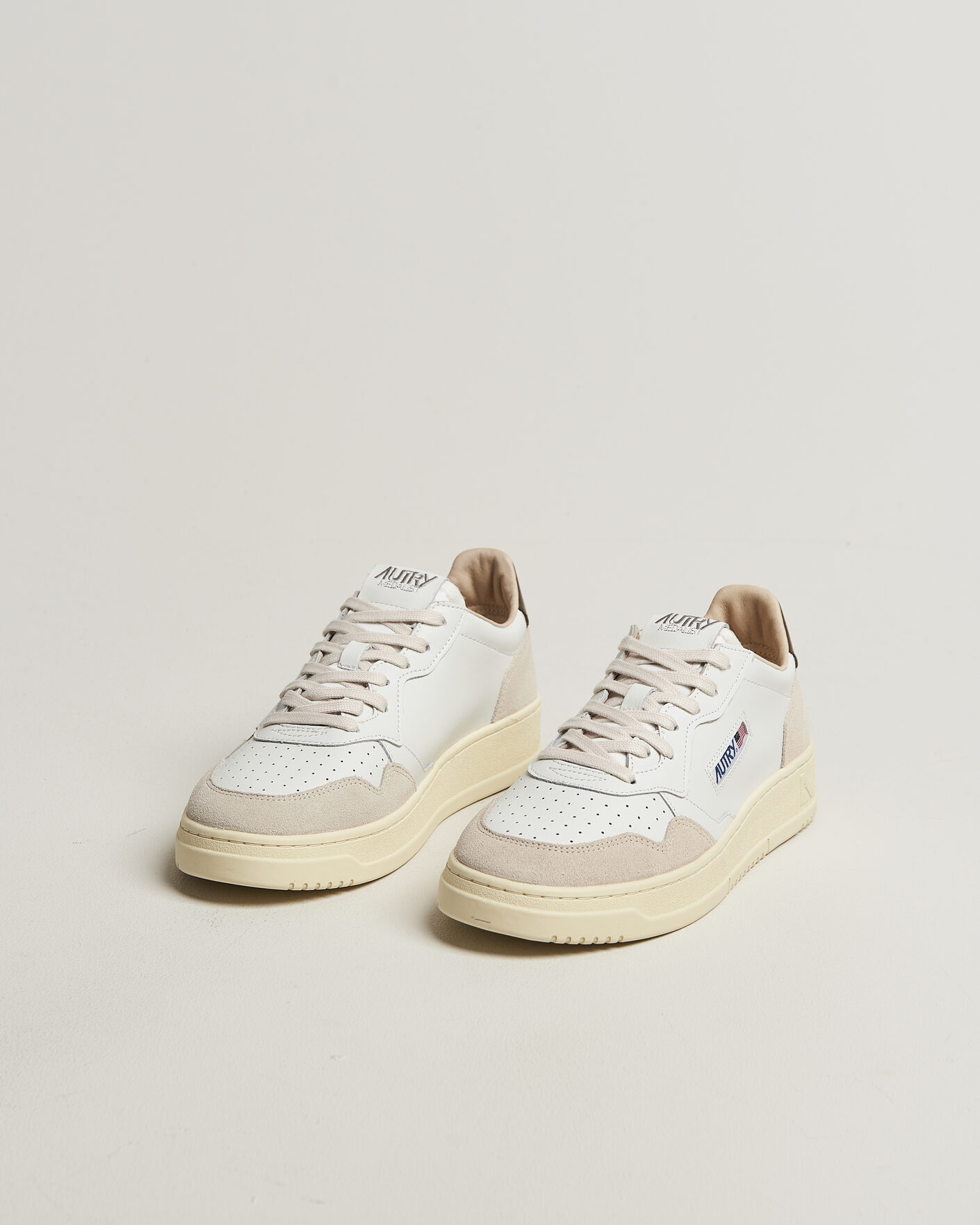 Homme | Baskets | Autry | Medalist Low Leather/Suede Sneaker White/Teak
