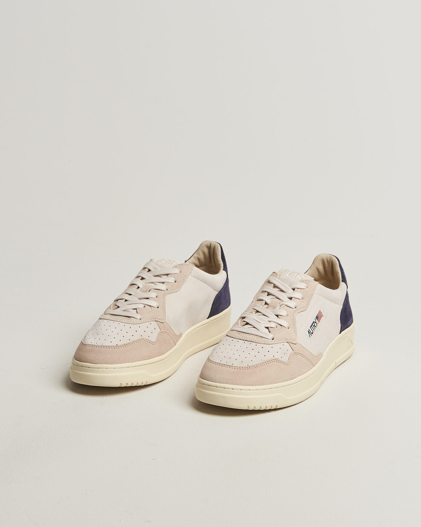 Heren | Sneakers | Autry | Medalist Low Suede Mix Sneaker Blue/White/Sand