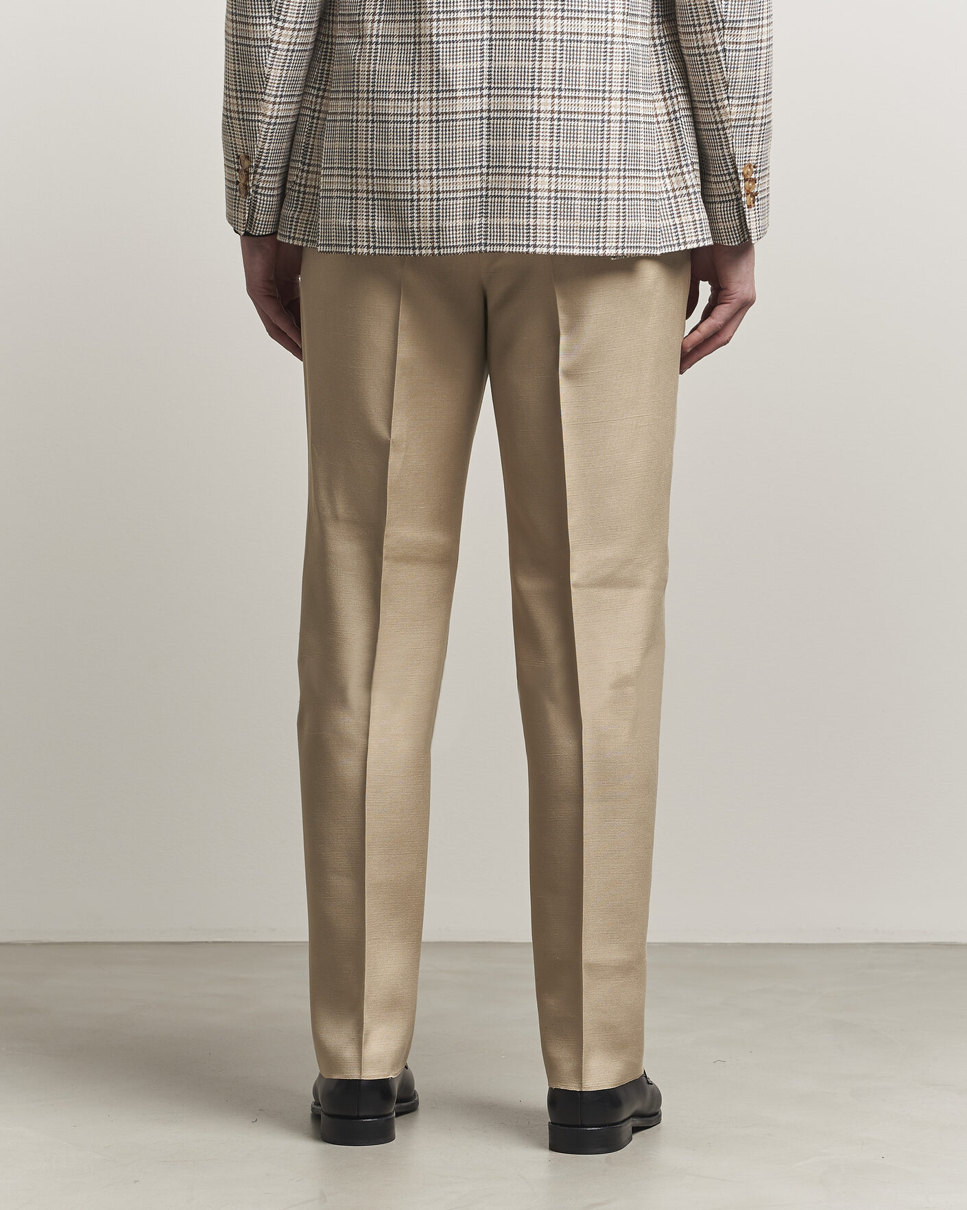Homme | Pantalons | Lardini | Palu Straight Fit Viscose/Silk Trousers Beige