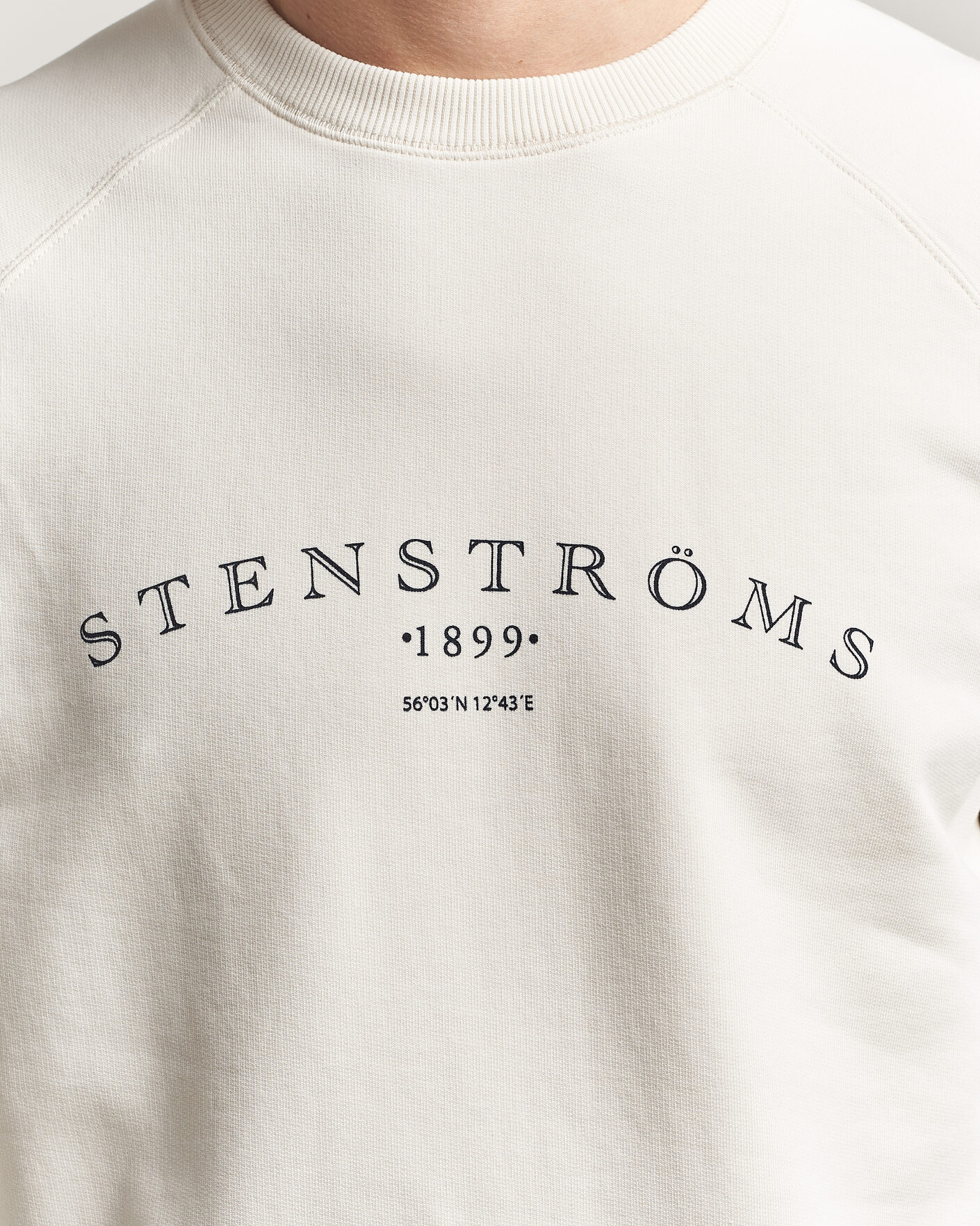 Heren | Truien | Stenströms | Raglan Crew Logo Sweater White