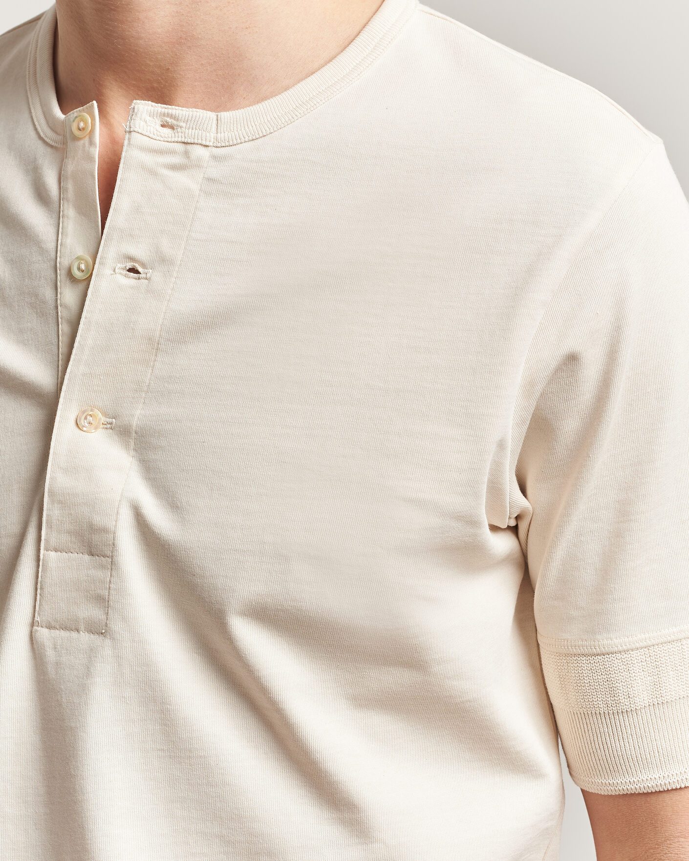 Heren | T-shirts | Merz b. Schwanen | Classic Organic Cotton Short Sleeve Henley Nature