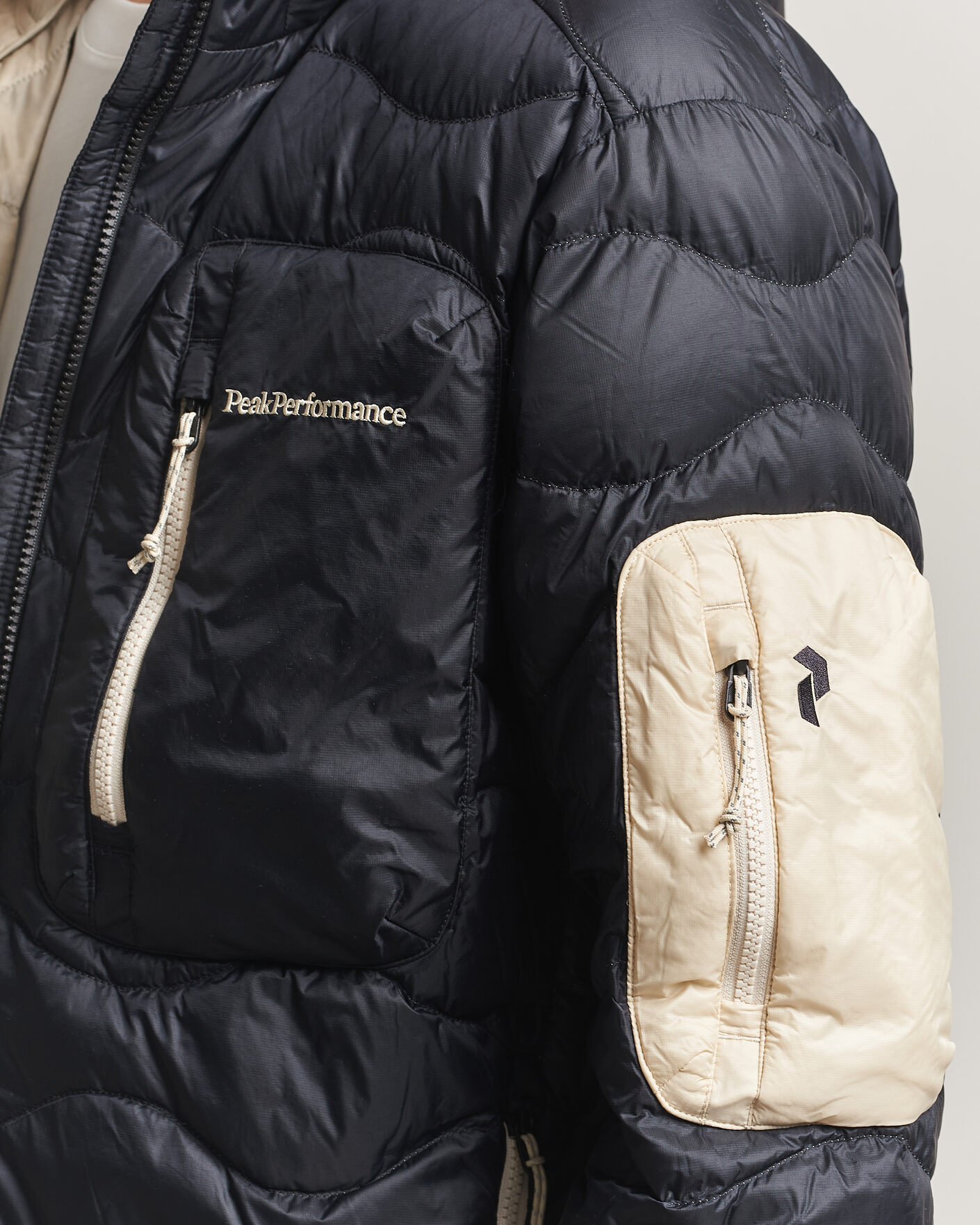 Homme | Manteaux Et Vestes | Peak Performance | Helium Utility Down Hooded Jacket Black/Sand Fog