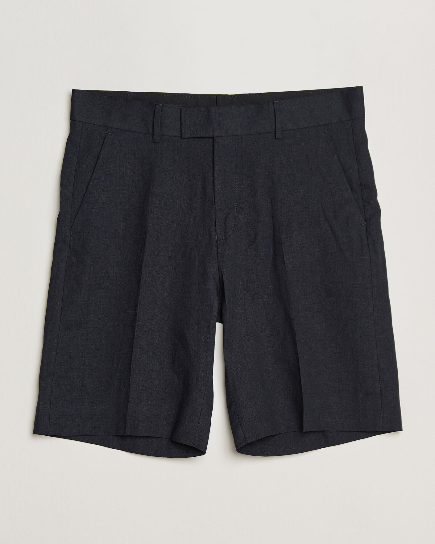Heren | Korte broek | Tiger of Sweden | Troy Pleated Linen Shorts Midnight Blue