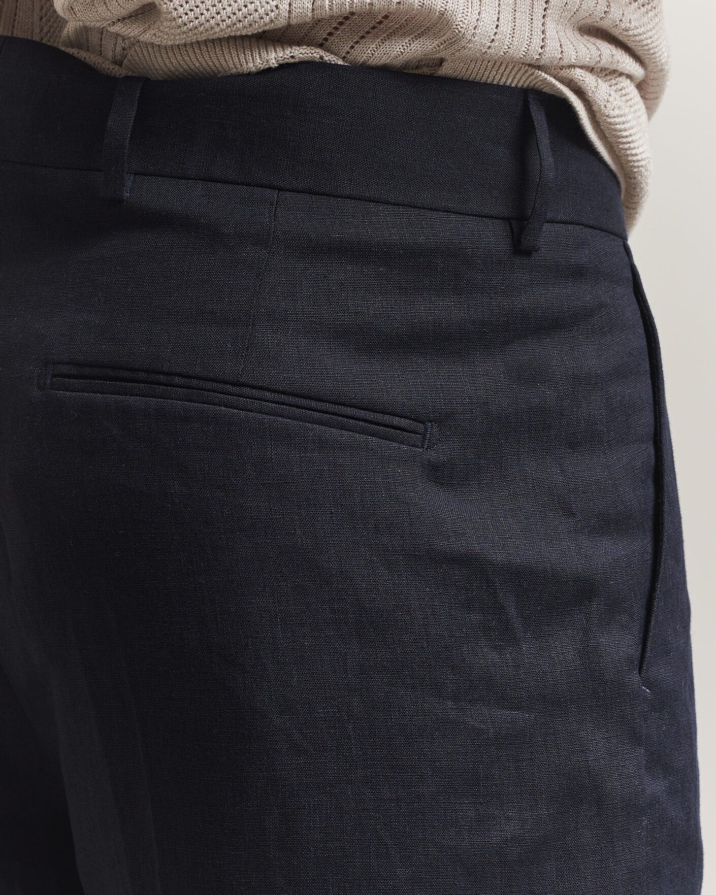 Heren | Korte broek | Tiger of Sweden | Troy Pleated Linen Shorts Midnight Blue