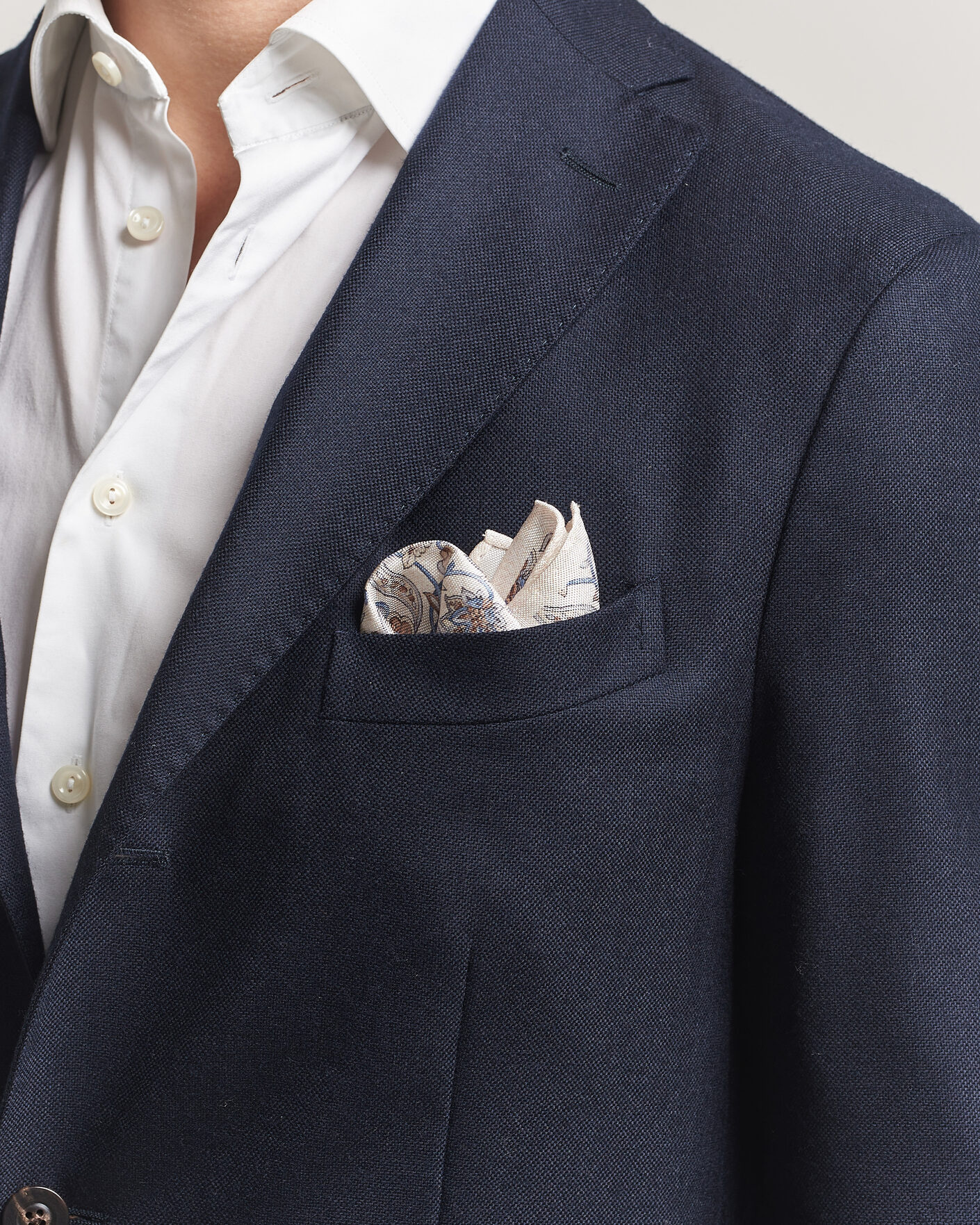 Homme | Pochettes De Costume | Amanda Christensen | Silk Oxford Large Flower Pocket Square Cream