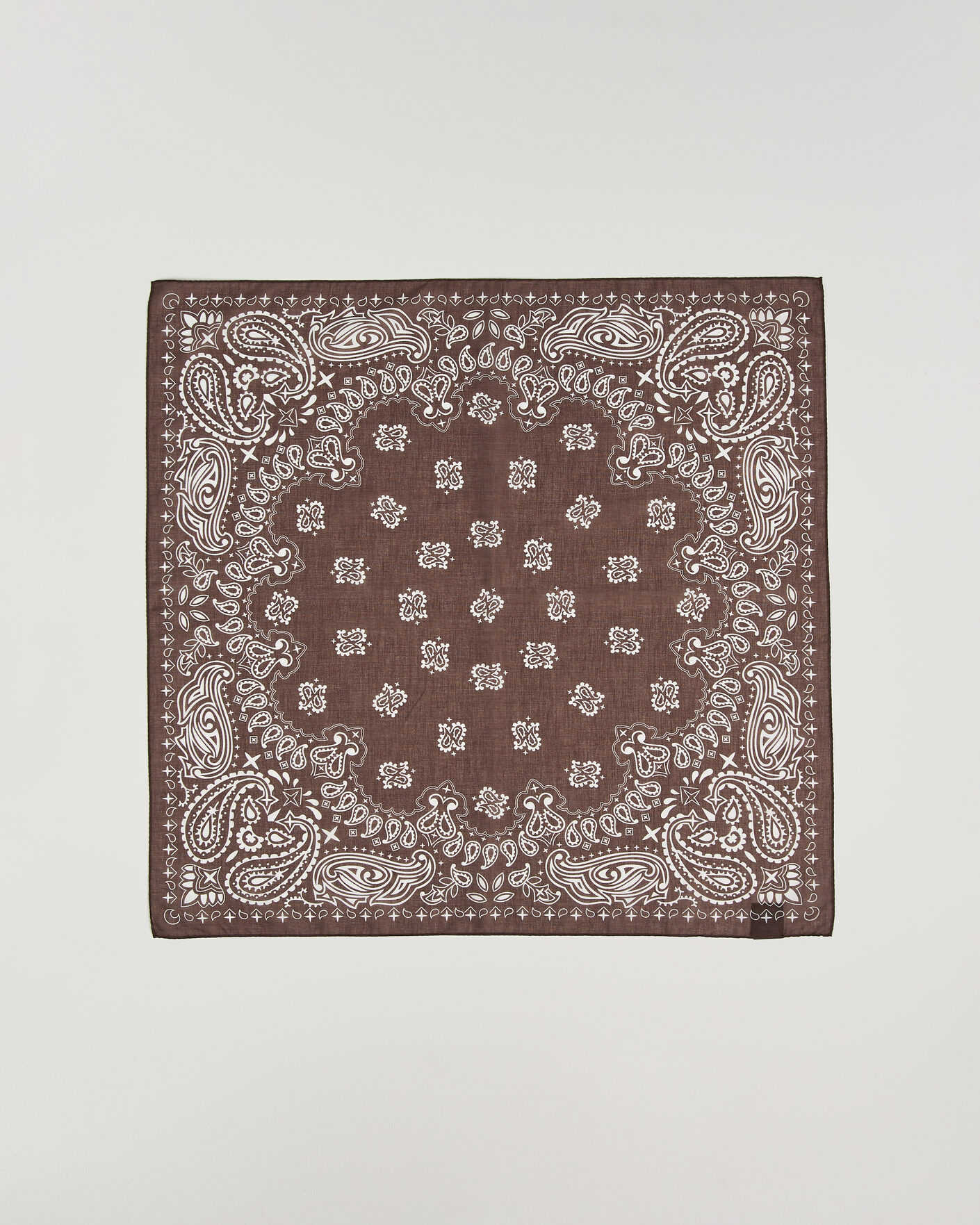Heren | Sjaals | Amanda Christensen | Cotton Voilé Paisley Bandana Dark Brown