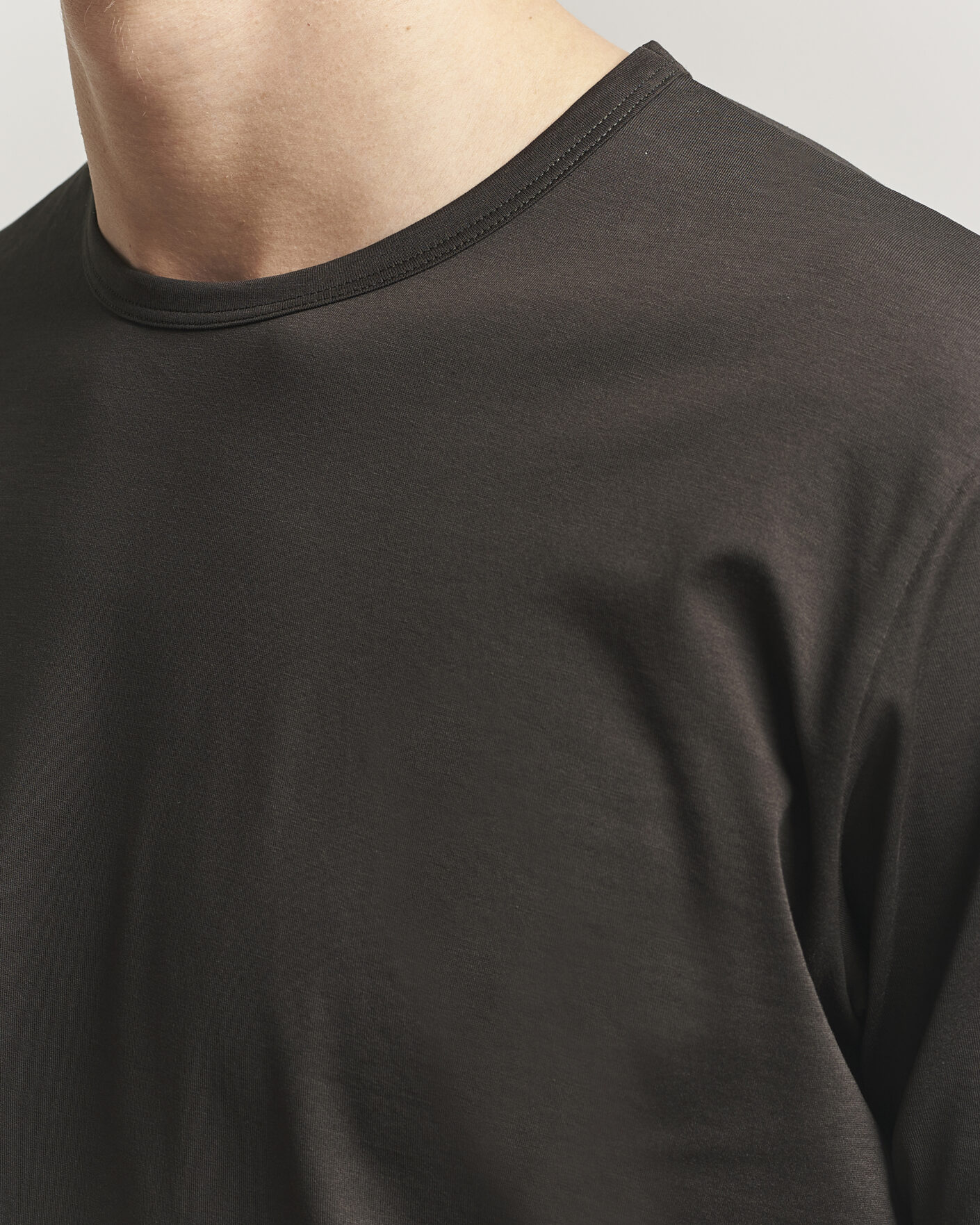 Homme | T-shirts | Sunspel | Crew Neck Q82 Cotton T-Shirt Dark Chocolate