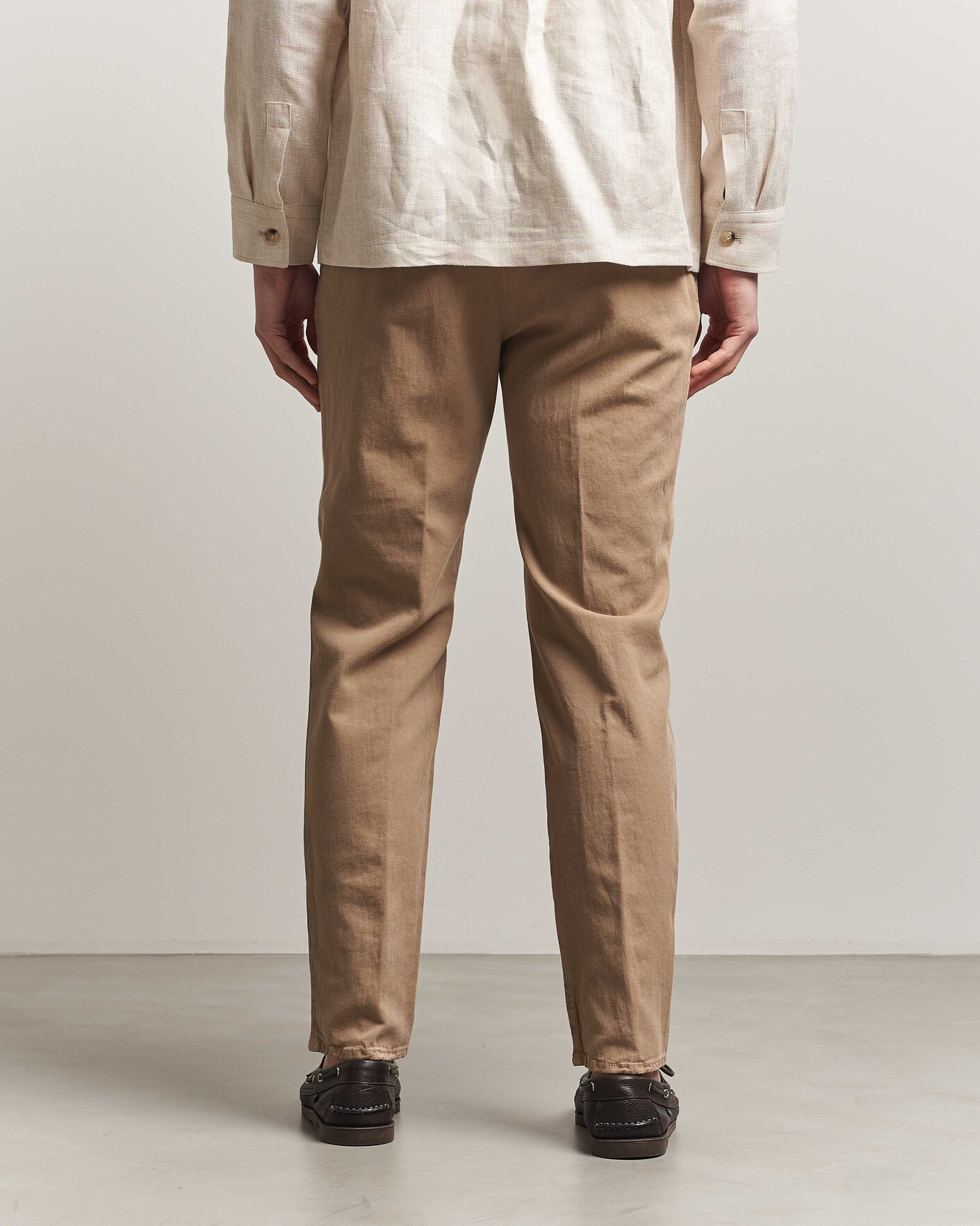 Heren | Broeken | Incotex | Tapered Fit Pleated Linen Slacks Brown