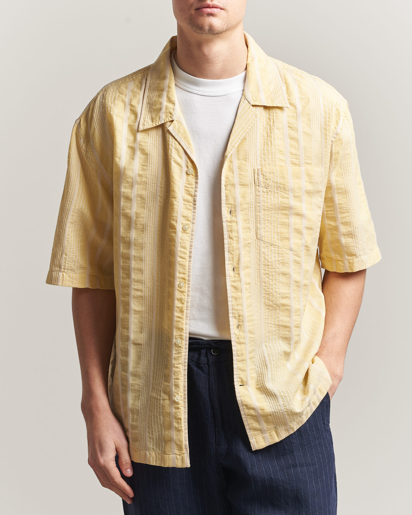 Heren | Overhemden | Gant | Relaxed Fit Seersucker Camp Collar Shirt Light Mustard Yellow
