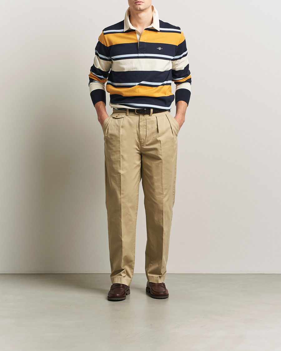 Homme | Pantalons | GANT | Regular Pleated Twill Chinos Woody Beige