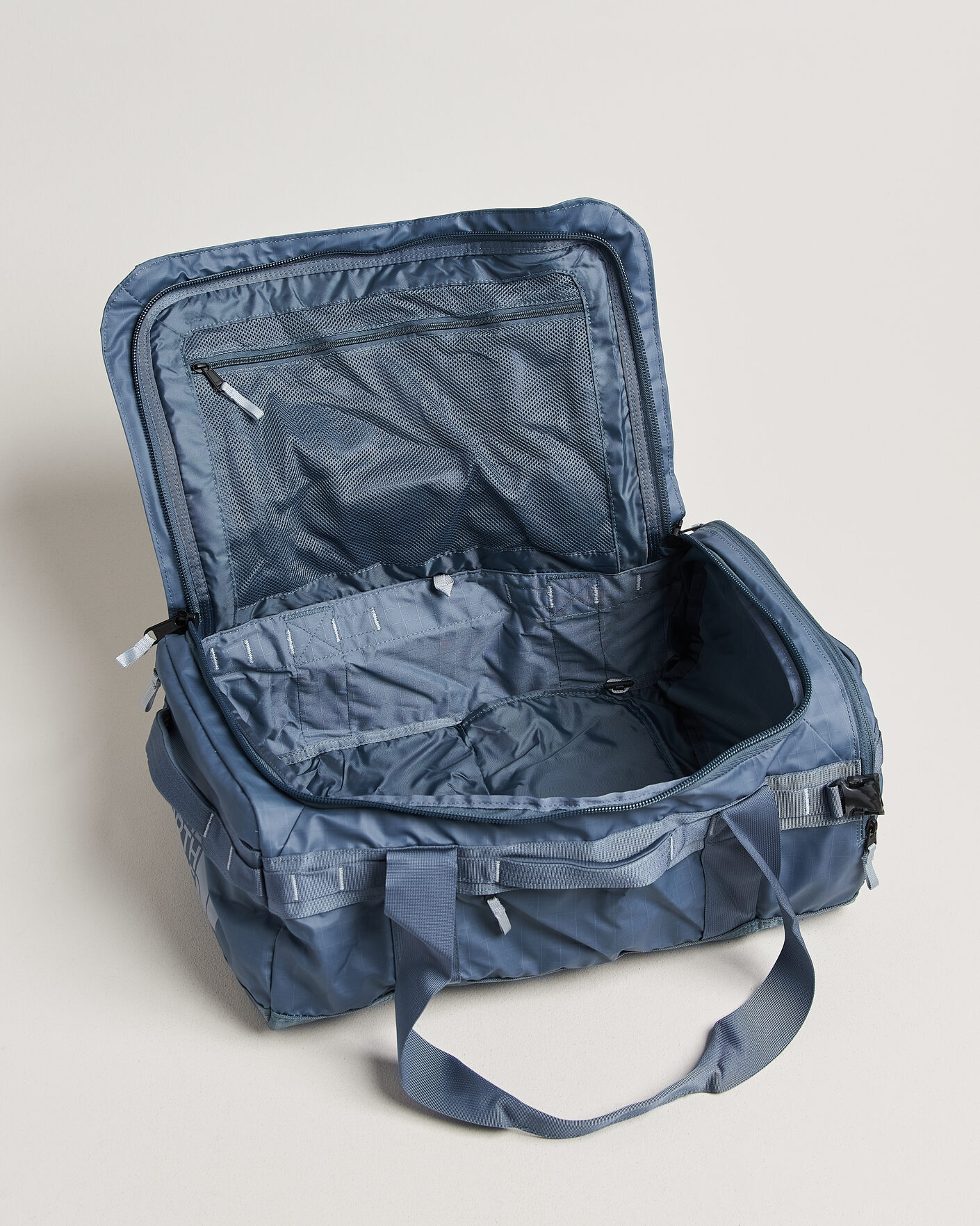 Heren | Tassen | The North Face | Base Camp Voyager Duffel 42 Granite Grey