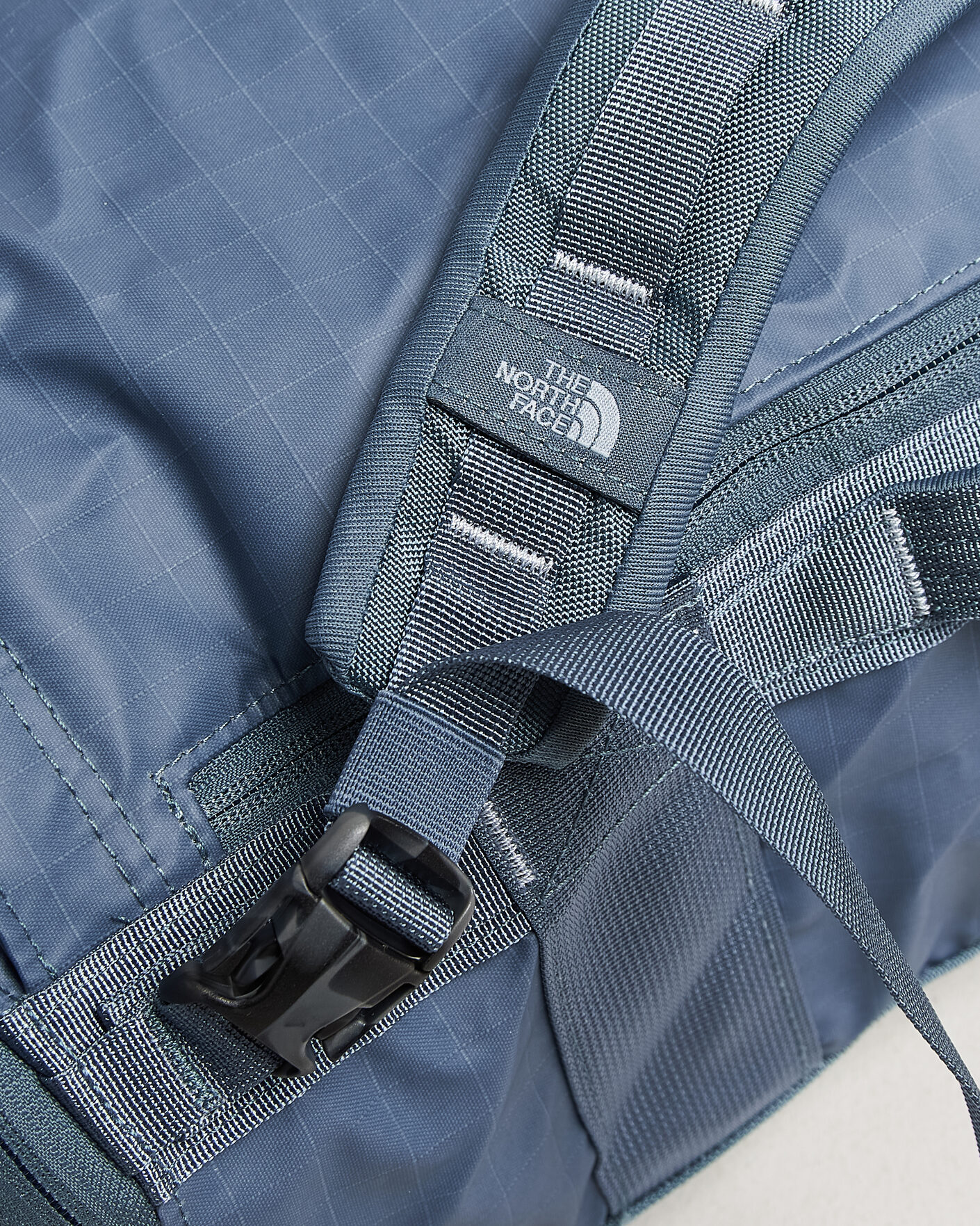 Heren | Tassen | The North Face | Base Camp Voyager Duffel 32 Granite Grey