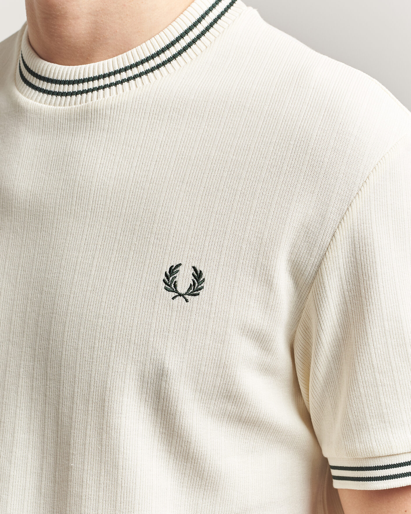 Heren | T-shirts | Fred Perry | Rib Knitted T-Shirt Ecru