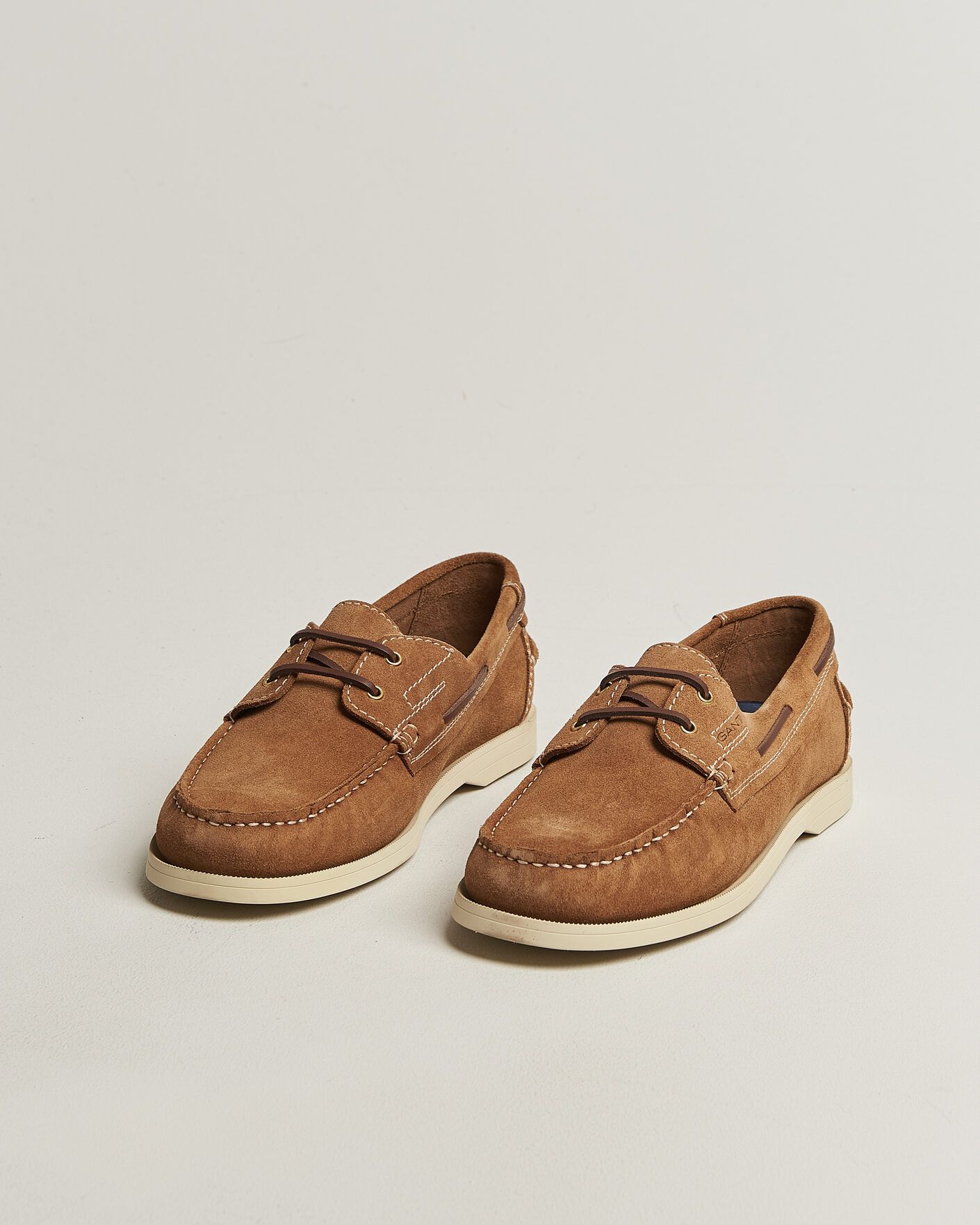 Homme | Chaussures Bateau | Gant | Yardport Suede Boat Shoe Warm Sand