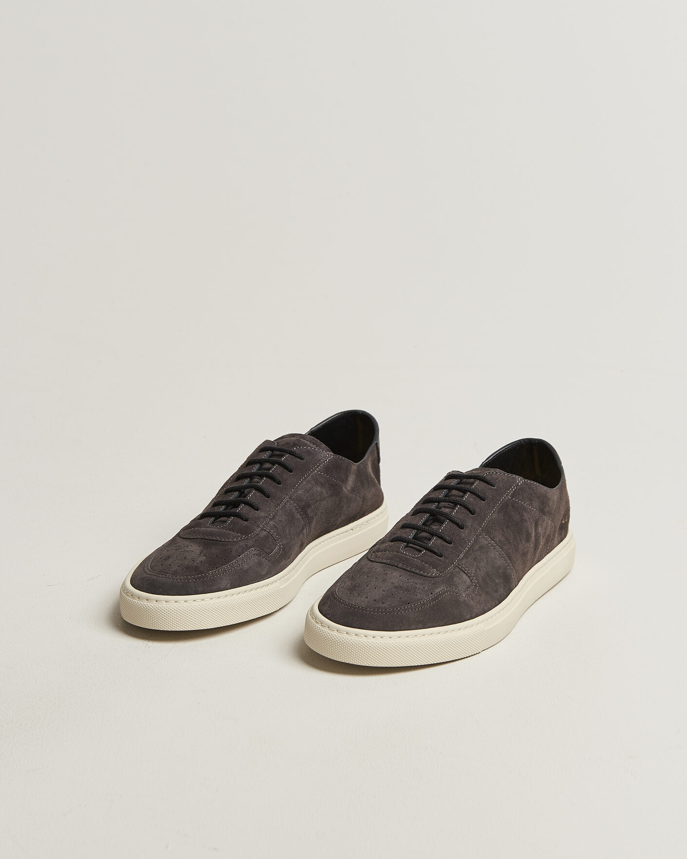 Heren | Sneakers | Common Projects | BBall Slim Deconstructed Suede Sneaker Off Black