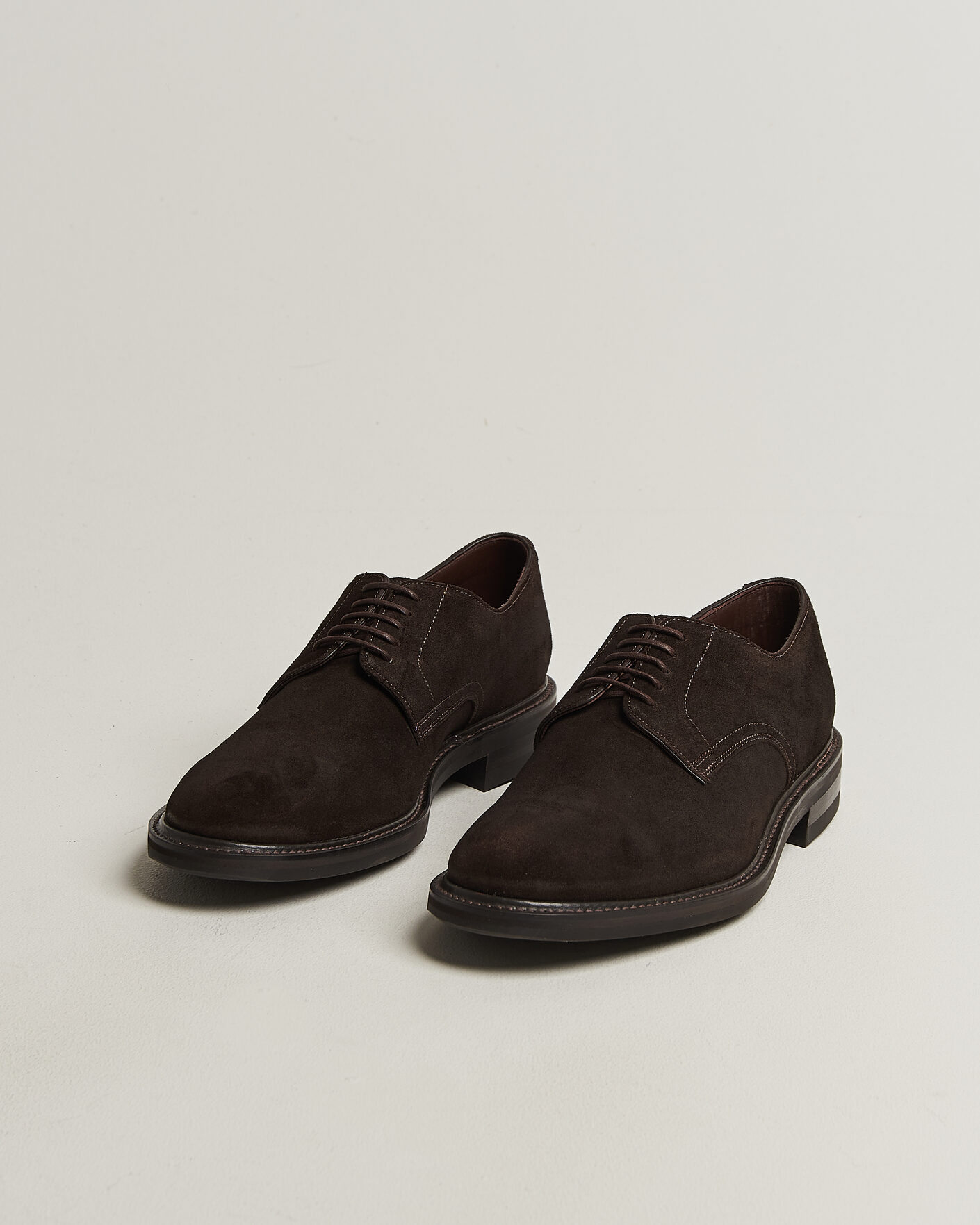 Heren | Derby schoenen | Loake Shoemakers | Barbican Suede Derby Dark Brown
