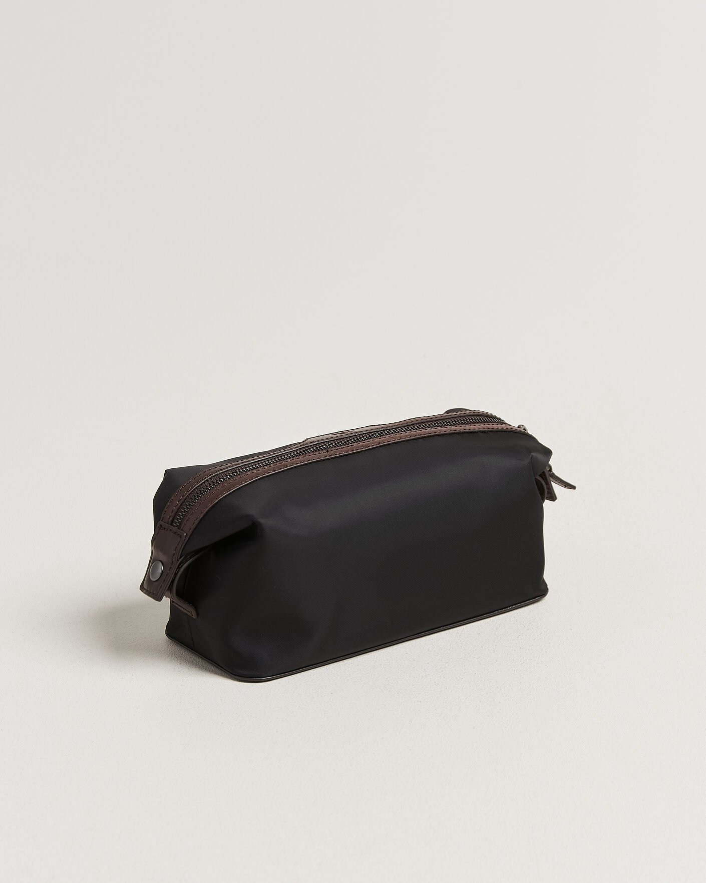 Heren | Tassen | Loake Shoemakers | Welland Nylon/Leather Washbag Black