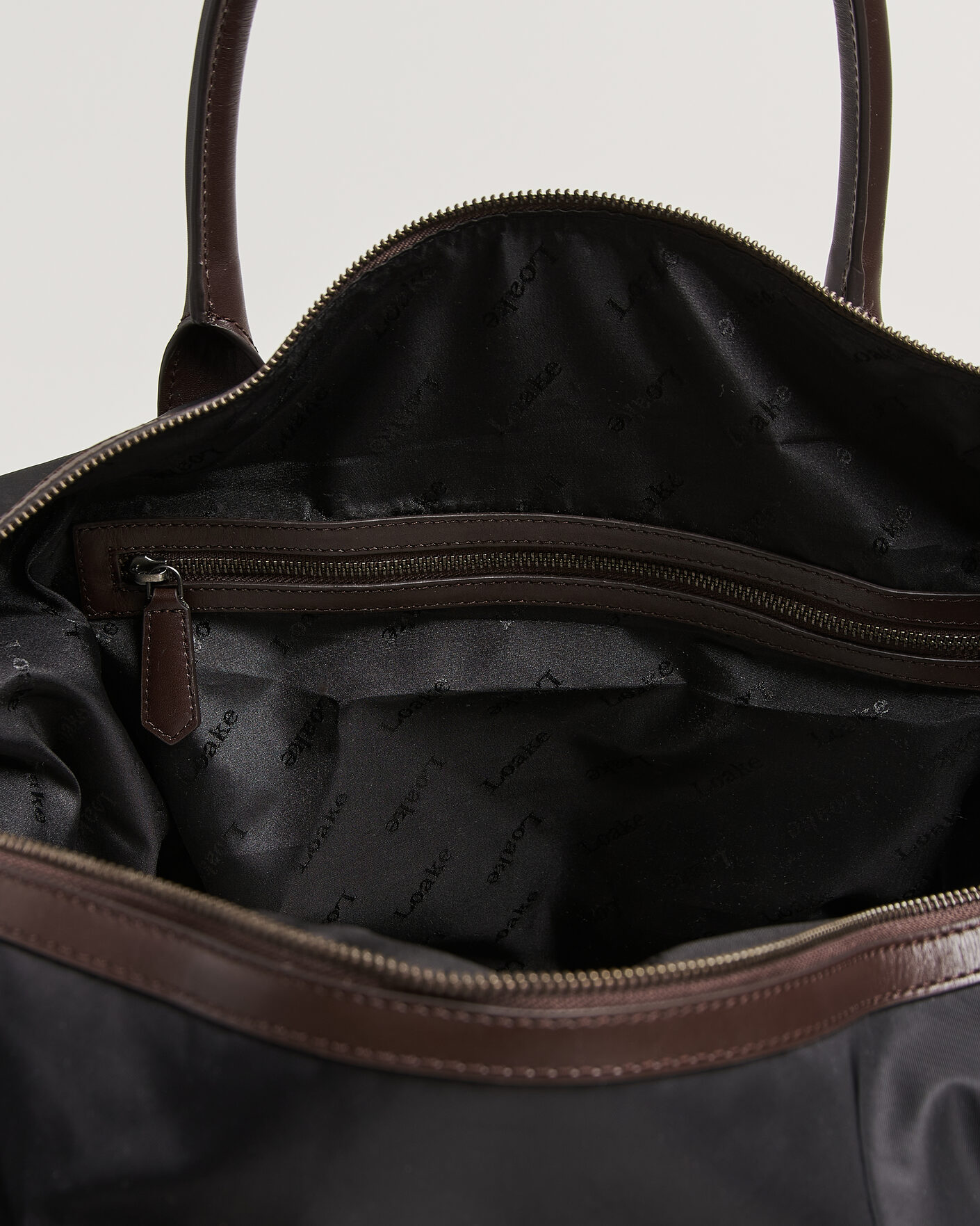 Heren | Tassen | Loake Shoemakers | Gower Nylon/Leather Holdall Black