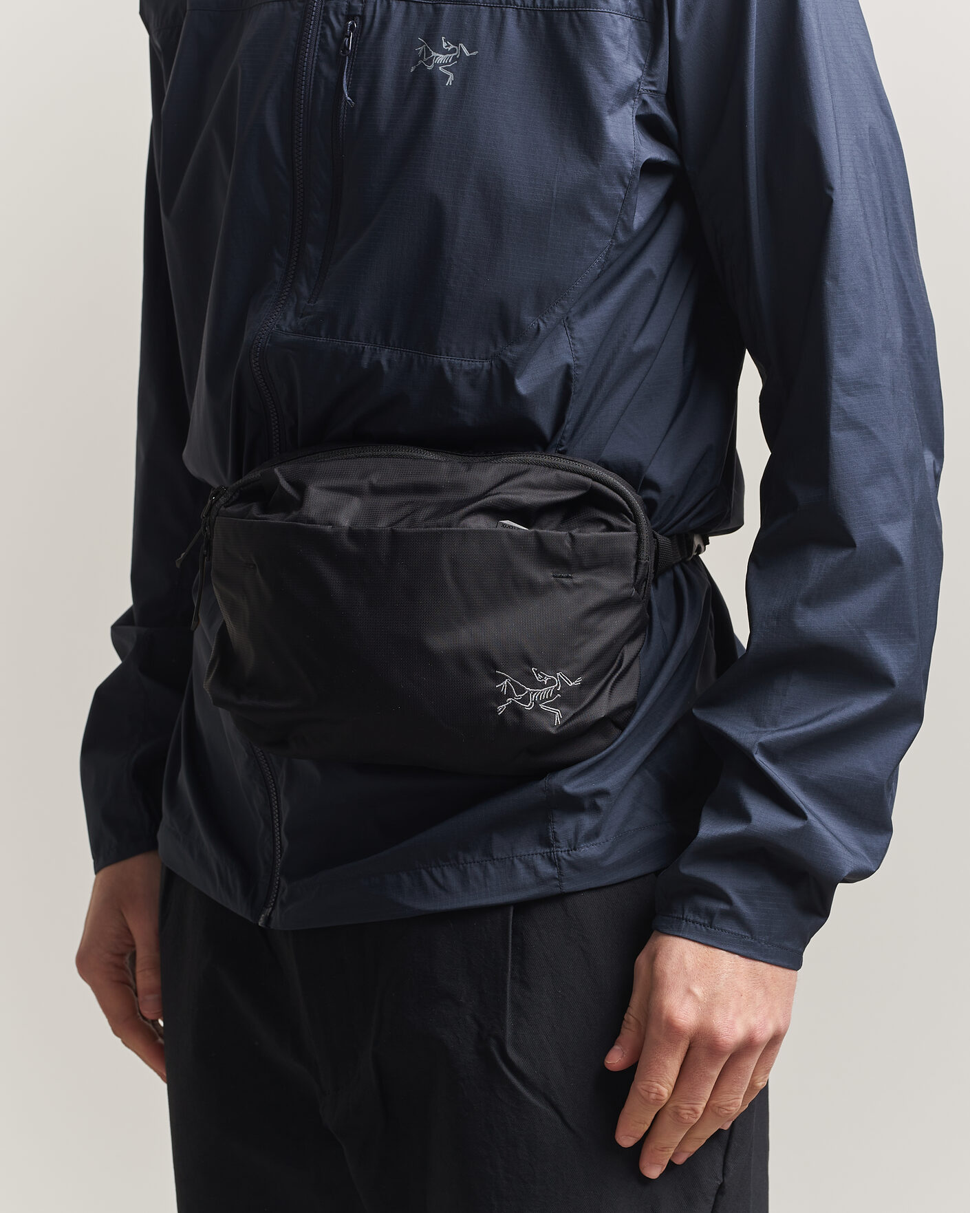 Arc'teryx Heliad Crossbody Bag Black | Man - CareOfCarl.nl