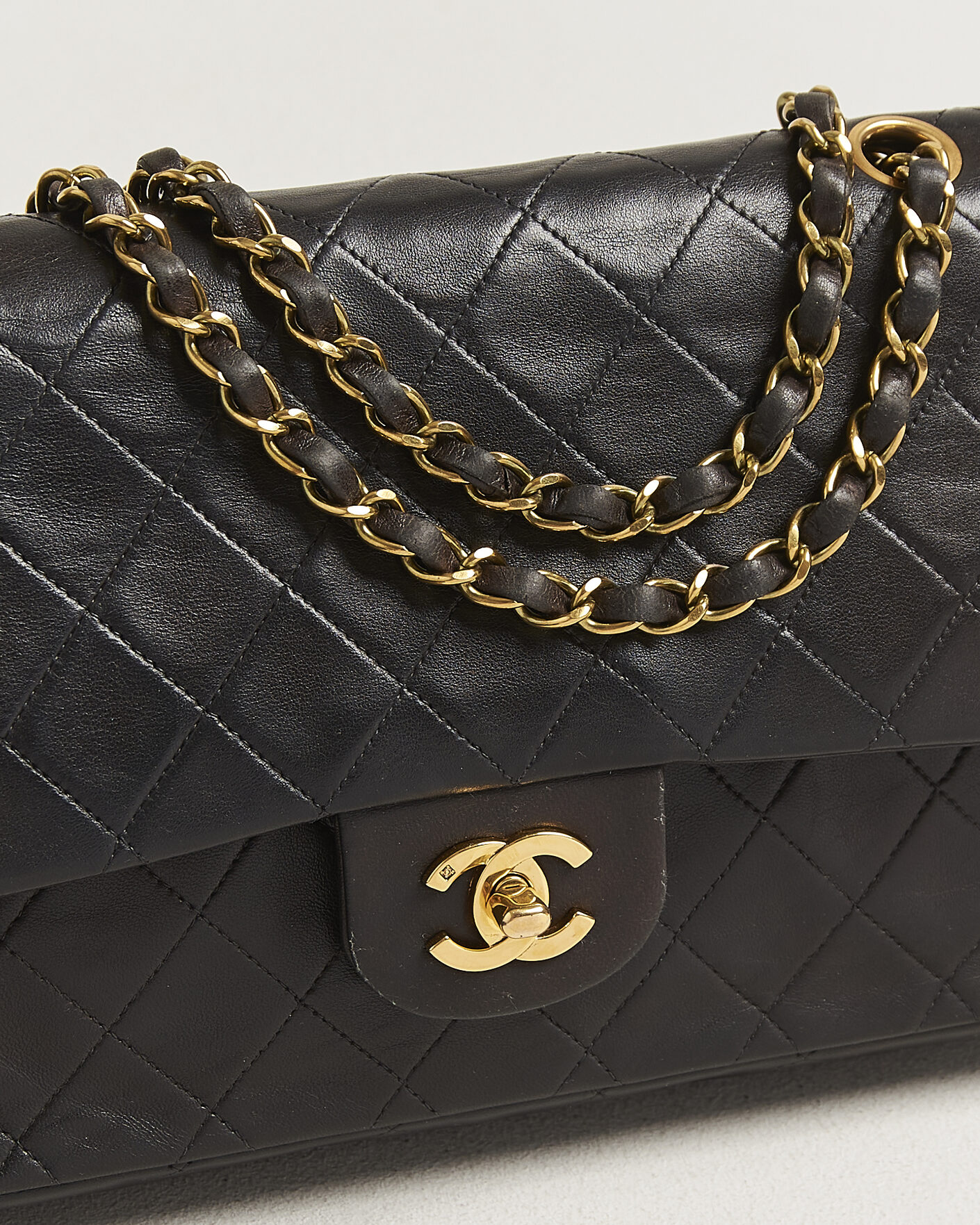 Homme | Pre-Owned & Vintage Bags | Chanel Pre-Owned | Classic Medium Double Flap Bag Black