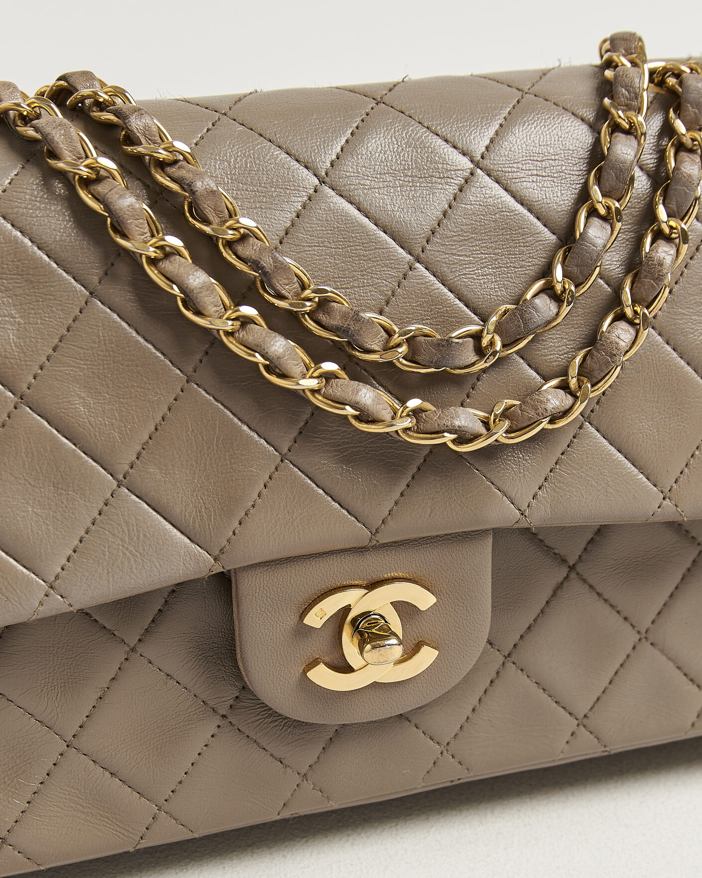 Heren | Pre-Owned & Vintage Bags | Chanel Pre-Owned | Classic Medium Double Flap Bag Lambskin Beige
