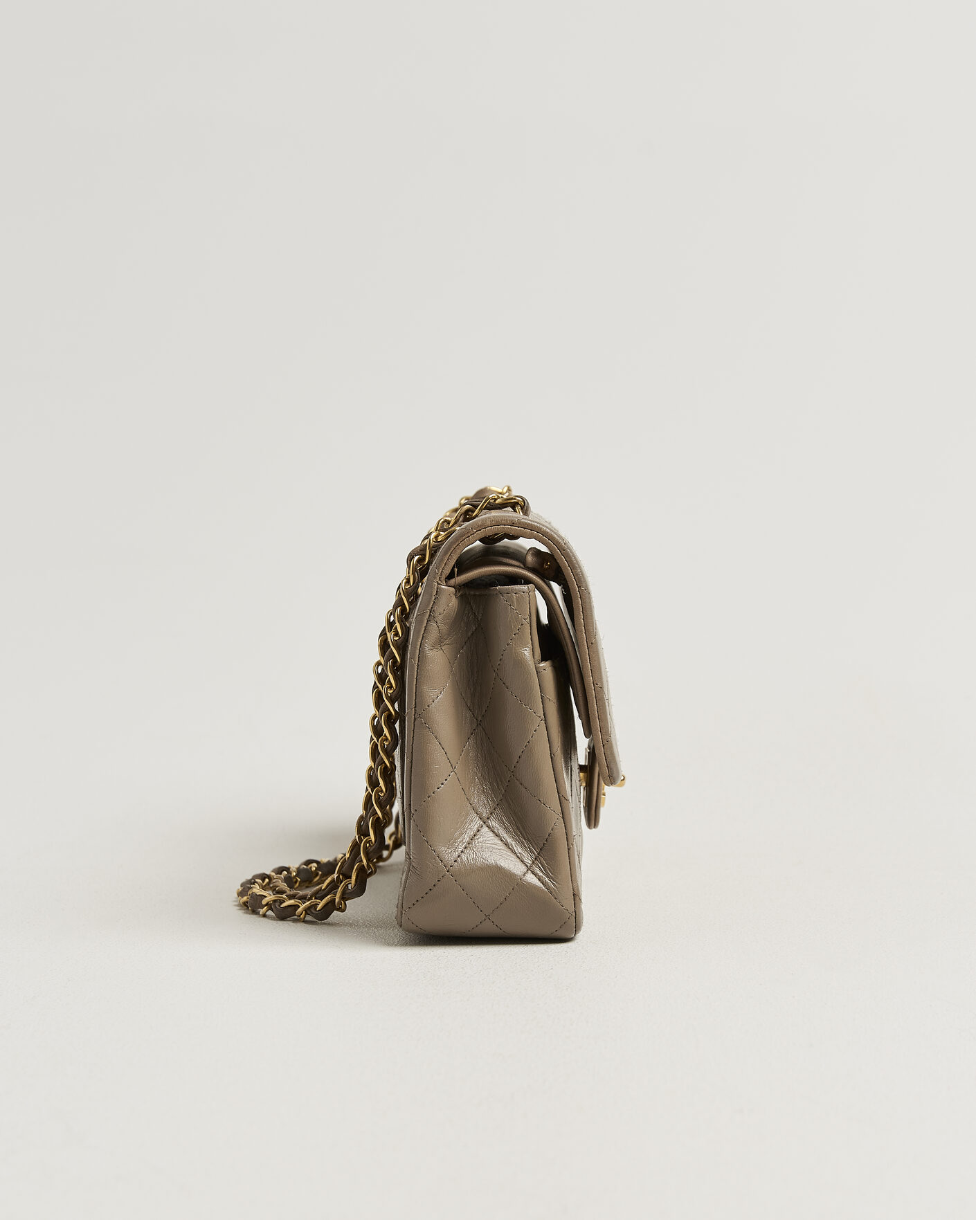 Heren | Pre-Owned & Vintage Bags | Chanel Pre-Owned | Classic Medium Double Flap Bag Lambskin Beige