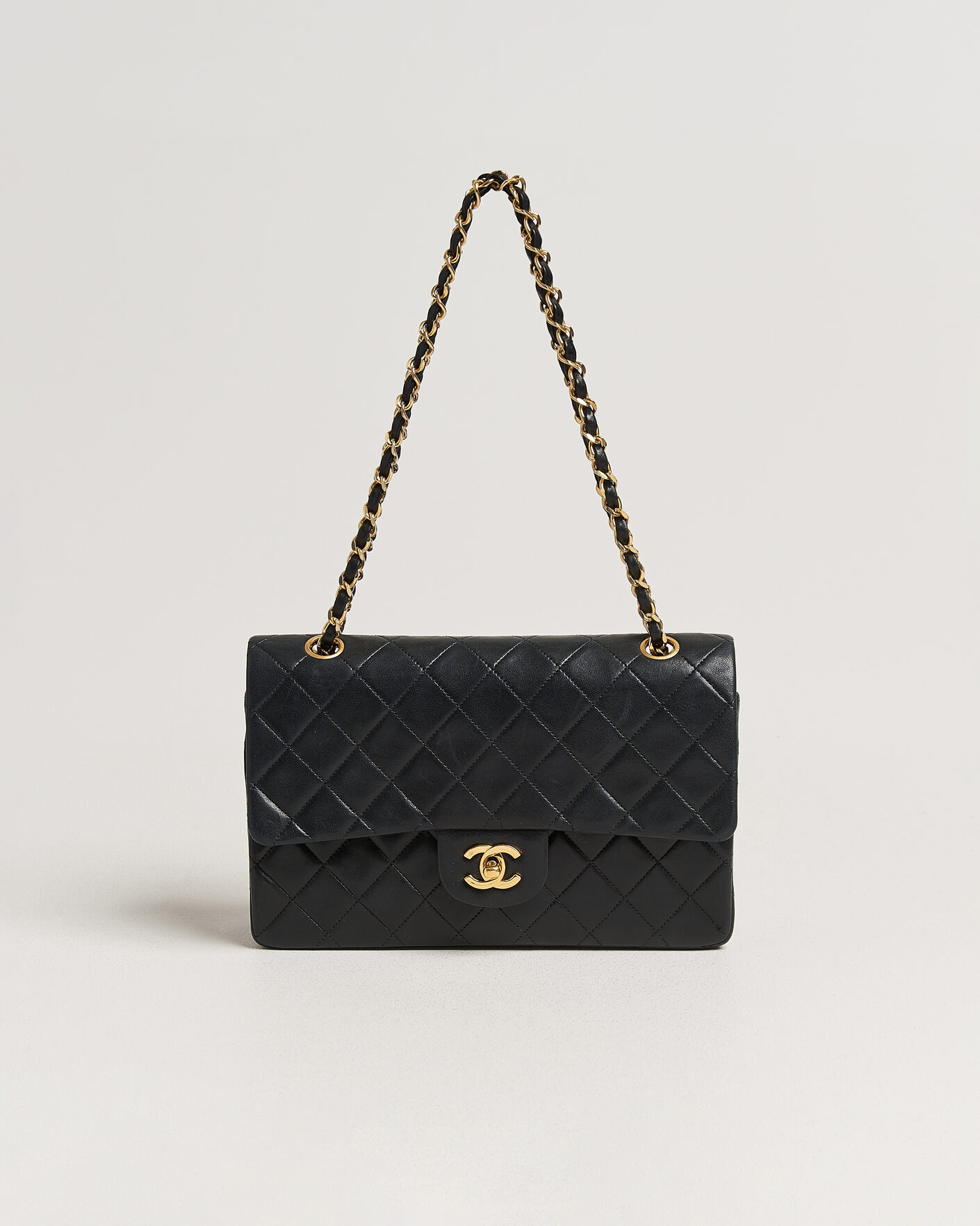 Homme | Pre-Owned & Vintage Bags | Chanel Pre-Owned | Classic Medium Double Flap Bag Lambskin Black