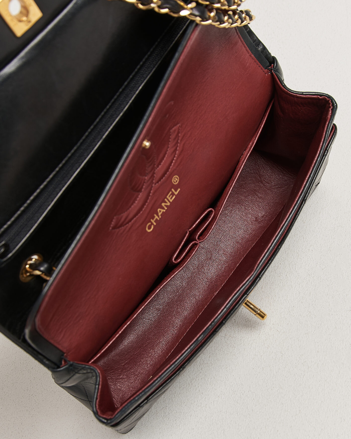 Homme | Pre-Owned & Vintage Bags | Chanel Pre-Owned | Classic Medium Double Flap Bag Lambskin Black