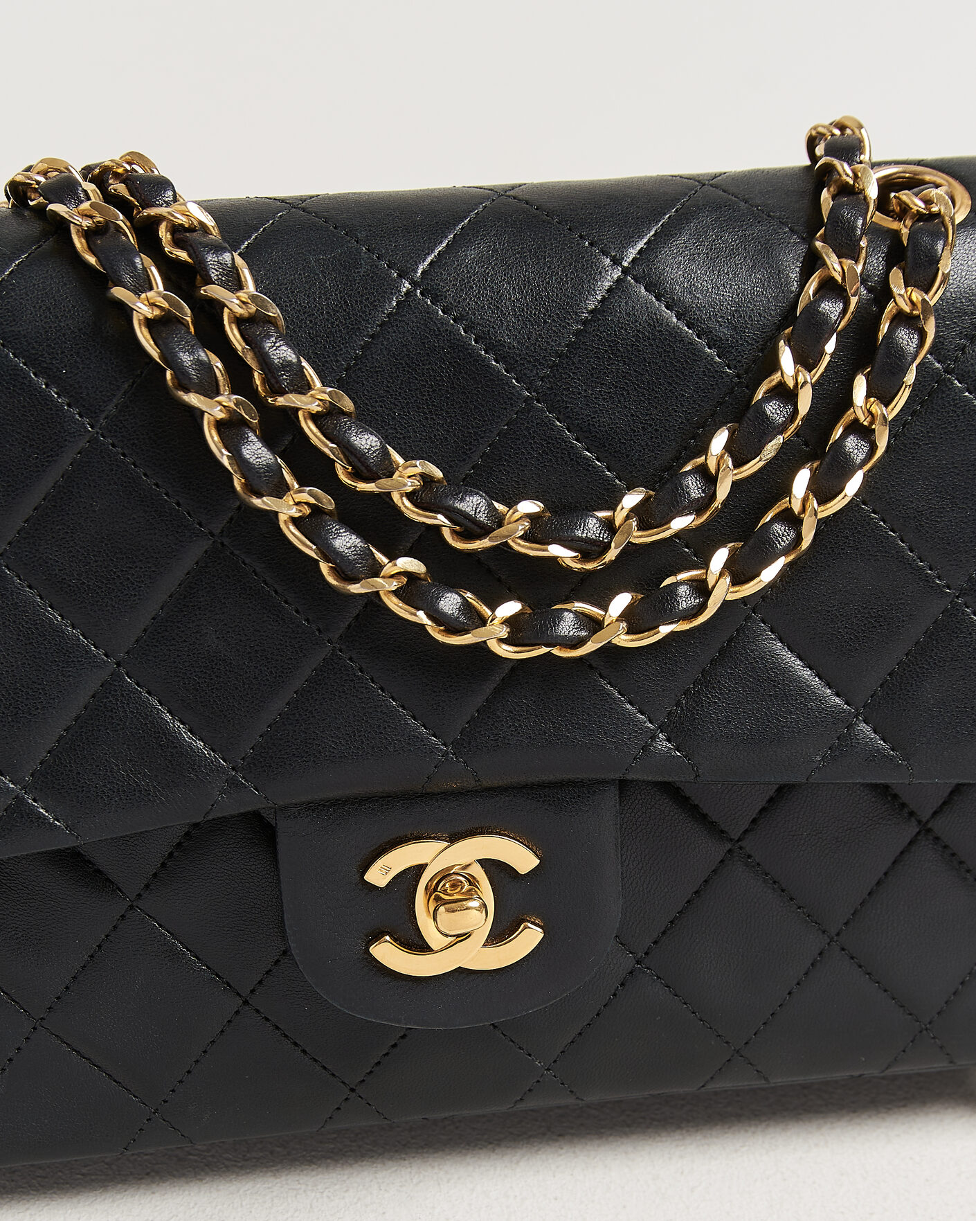 Homme | Pre-Owned & Vintage Bags | Chanel Pre-Owned | Classic Medium Double Flap Bag Lambskin Black