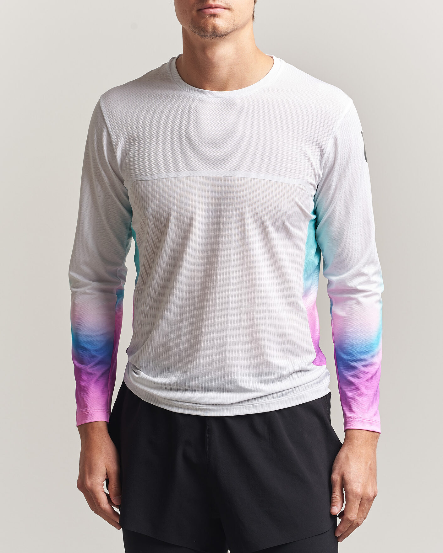 Heren | T-shirts | SOAR Running | Hot Weather Long Sleeve Tee White/Blue
