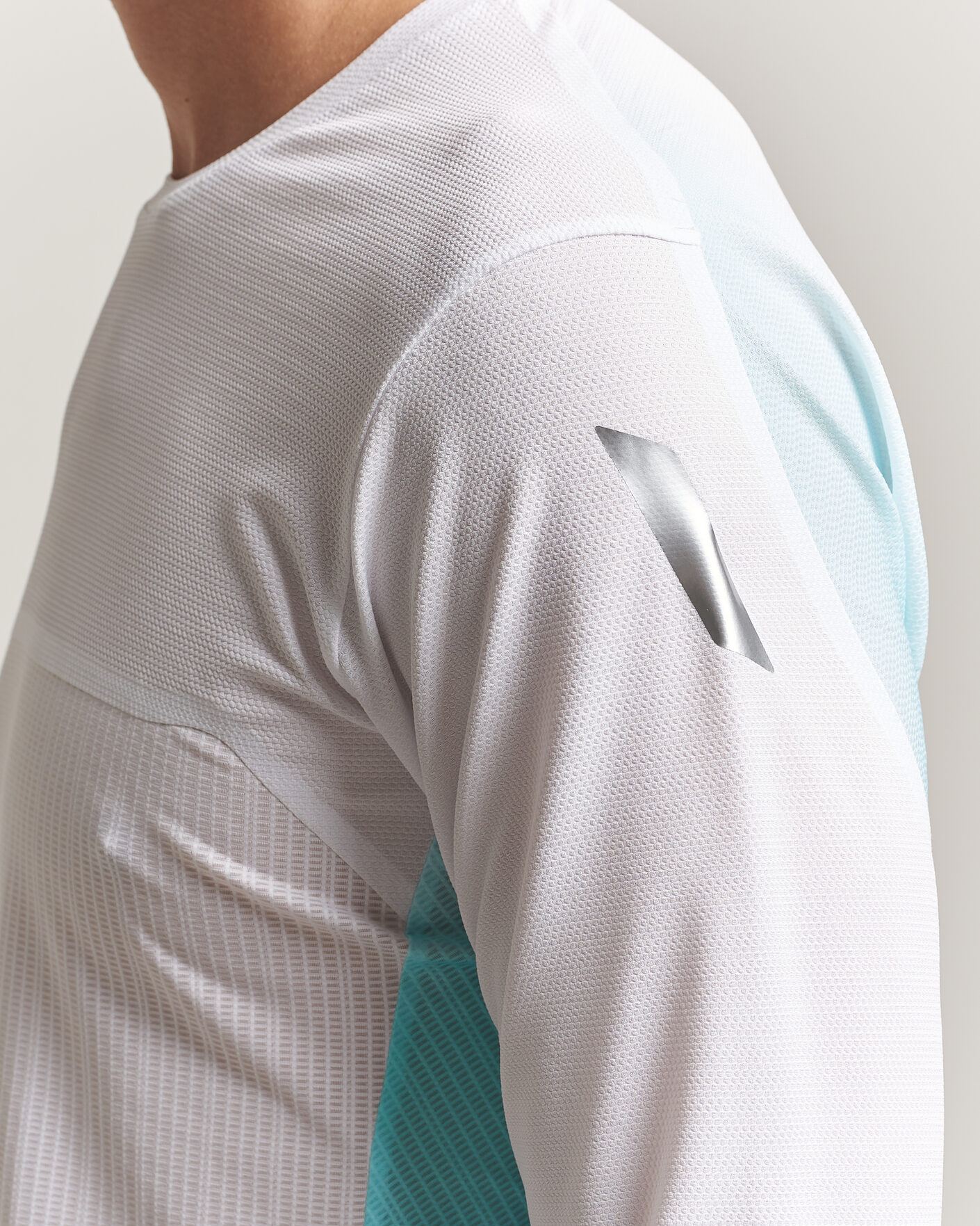 Heren | T-shirts | SOAR Running | Hot Weather Long Sleeve Tee White/Blue